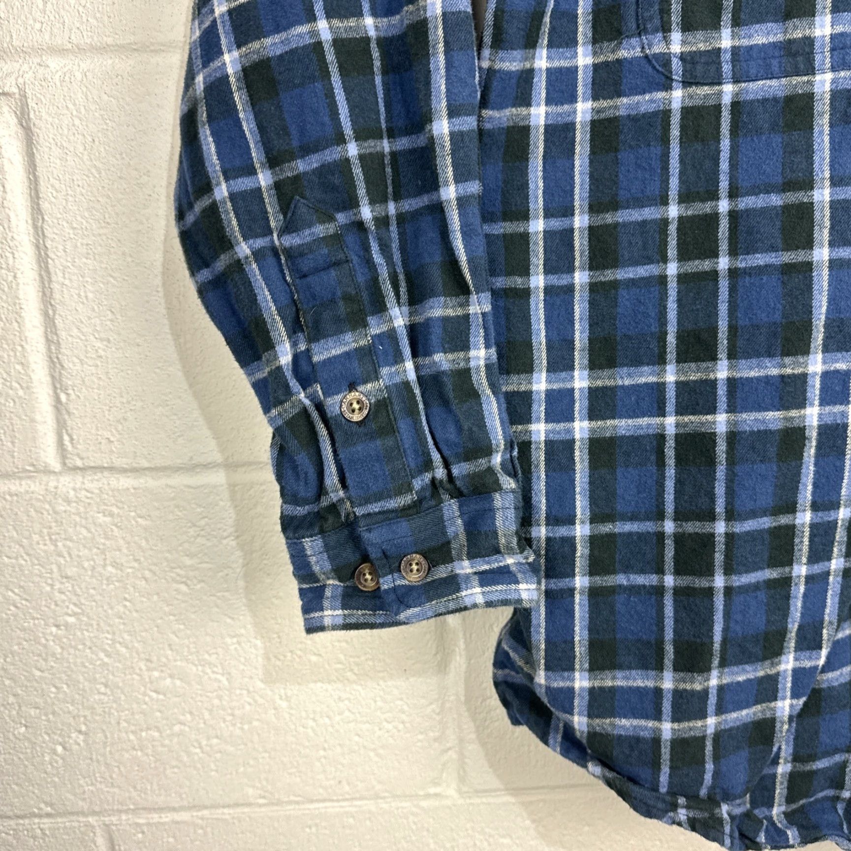 Carhartt Carhartt Shirt Mens Medium Blue Plaid Flannel Button-Up Pocketed 100122 Relaxed Fit Vintage-Inspired 90s Grunge Hip Hop Outdoor Workwear Size US M / EU 48-50 / 2 - 7 Thumbnail
