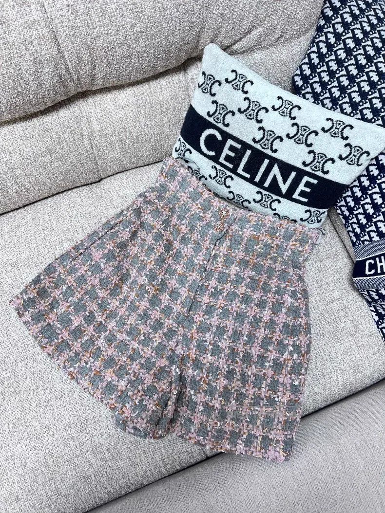 Chanel Chanel Tweed bow shorts Size 24" / US 00 / IT 34 - 2 Thumbnail