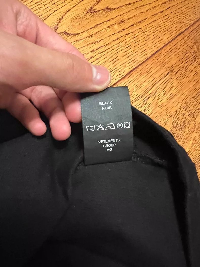 Vetements Vetements 23ss slogan short-sleeve, size M Size US M / EU 48-50 / 2 - 6 Thumbnail
