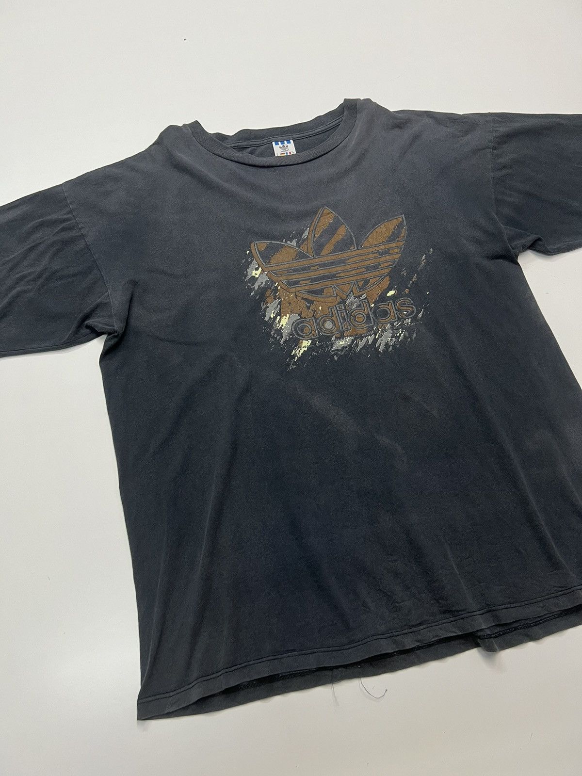 Vintage VINTAGE ADIDAS BIG LOGO TEES Size US XL / EU 56 / 4 - 2 Thumbnail