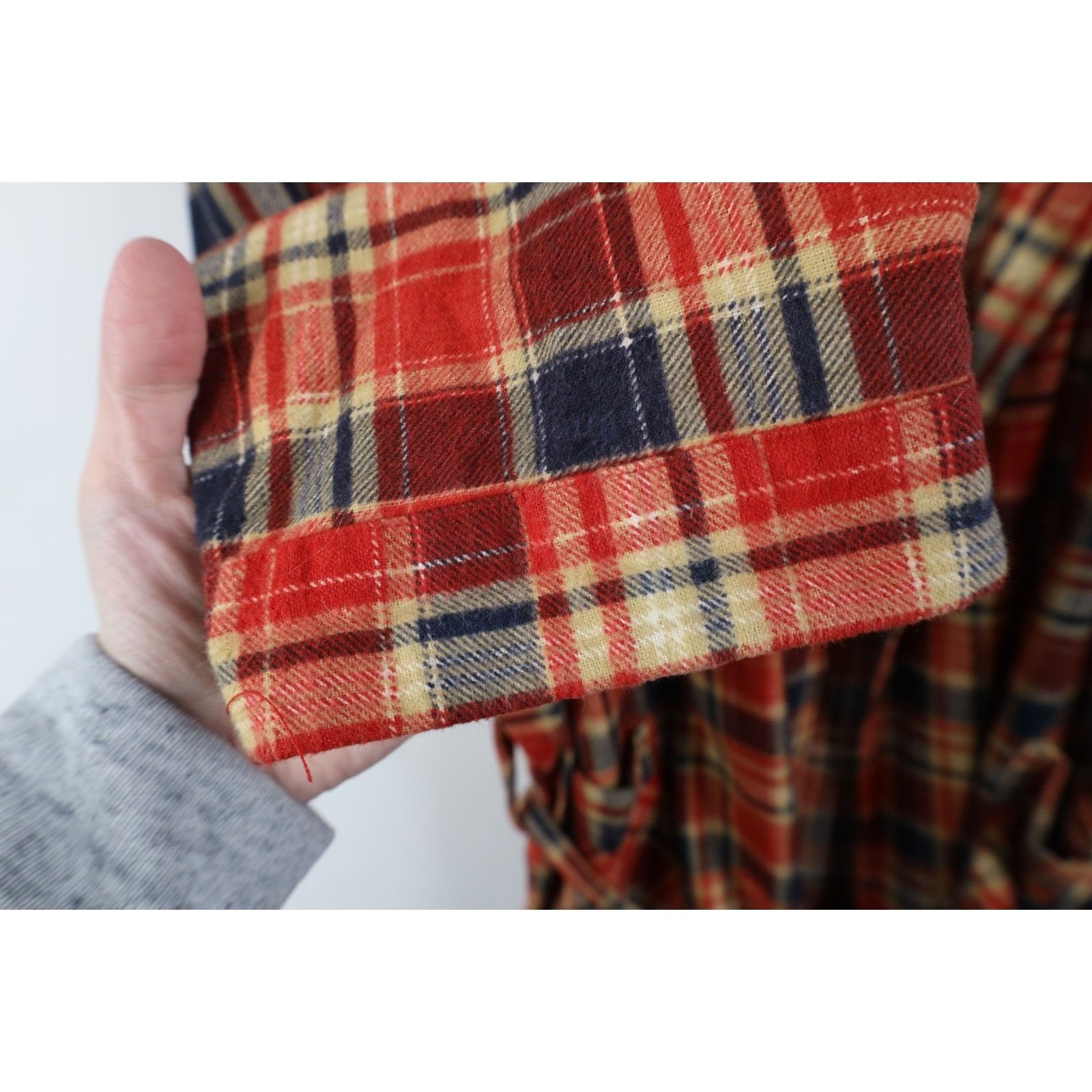 Vintage Vintage 70s Streetwear Distressed Flannel Belted Bath Robe Size US L / EU 52-54 / 3 - 12 Thumbnail