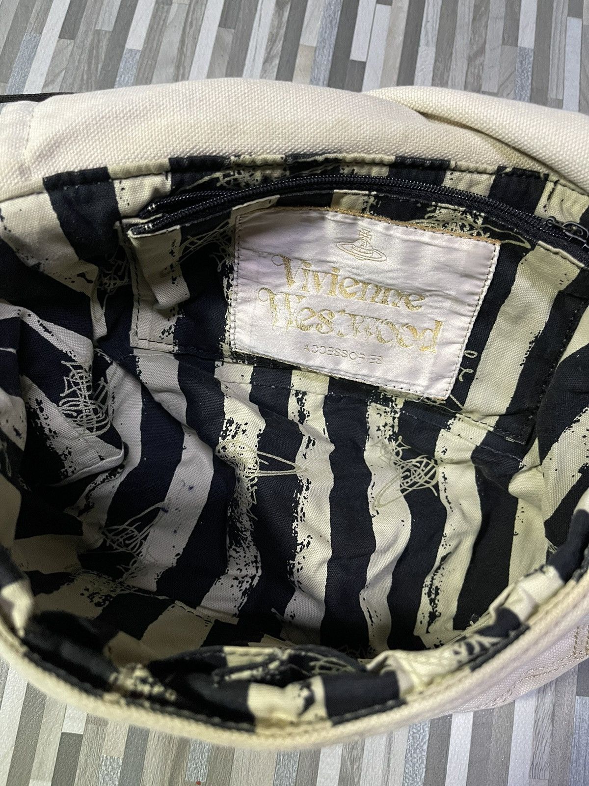 Vivienne Westwood Vintage Vivienne Westwood Sling Bag Size ONE SIZE - 5 Thumbnail