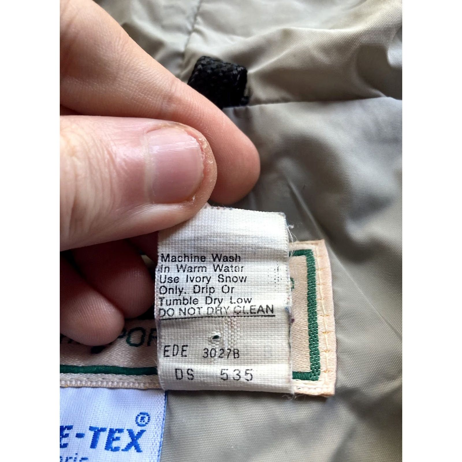 Vintage VINTAGE L.L. Bean Goretex Rain Jacket Womens M Red Rain Coat 80s 90s Windbreaker Anorak Mens Womens Boys Girls) Size M / US 6-8 / IT 42-44 - 6 Thumbnail