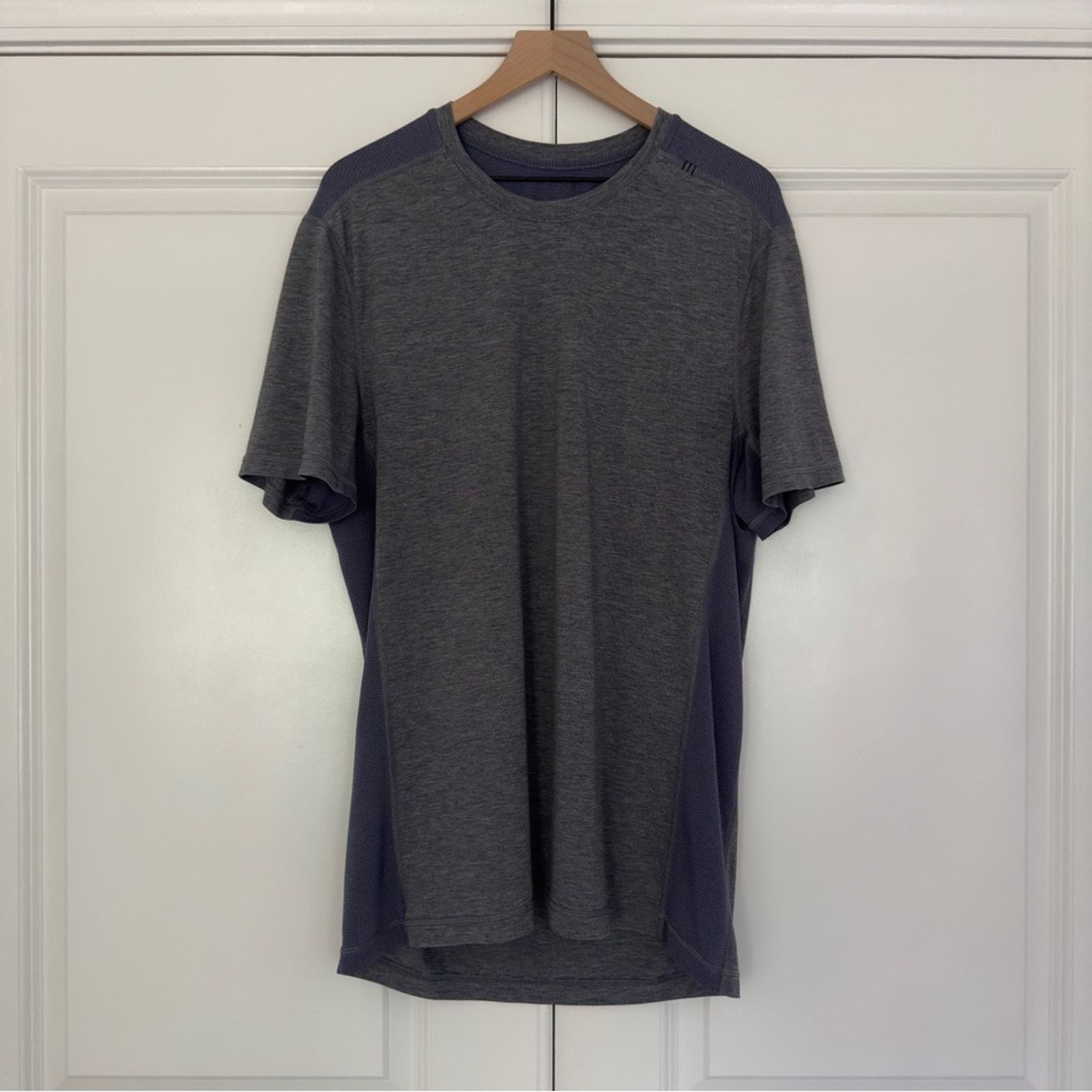 Lululemon Lululemon (L/XL?) Athletic T-Shirt gray blue stretch workout Size US L / EU 52-54 / 3 - 1 Thumbnail