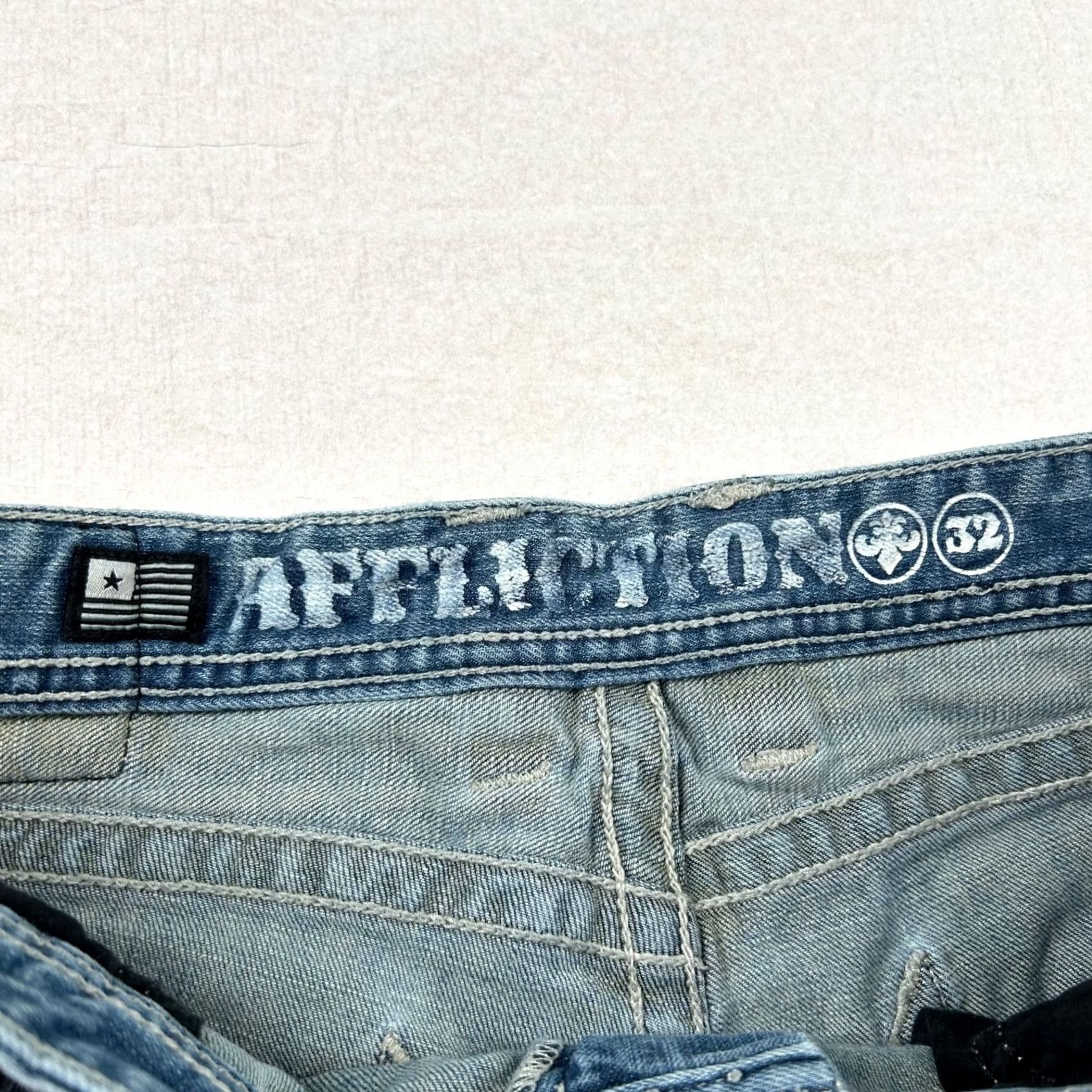 Affliction Affliction Jeans Mens 32x32 Straight Leg Whiskered Light Wash Denim Y2K Wings Size US 32 / EU 48 - 4 Thumbnail