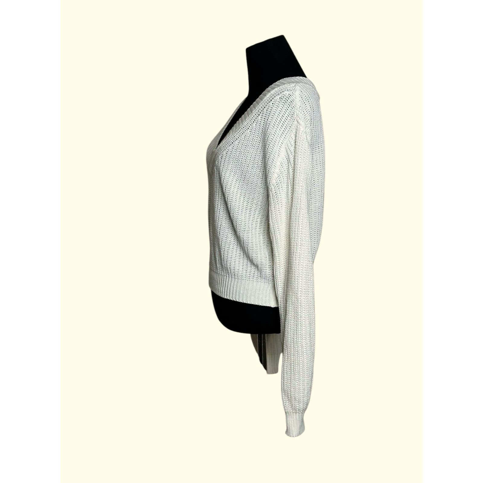 H&M Divided off white v neck sweater size XS Size XS / US 0-2 / IT 36-38 - 8 Thumbnail