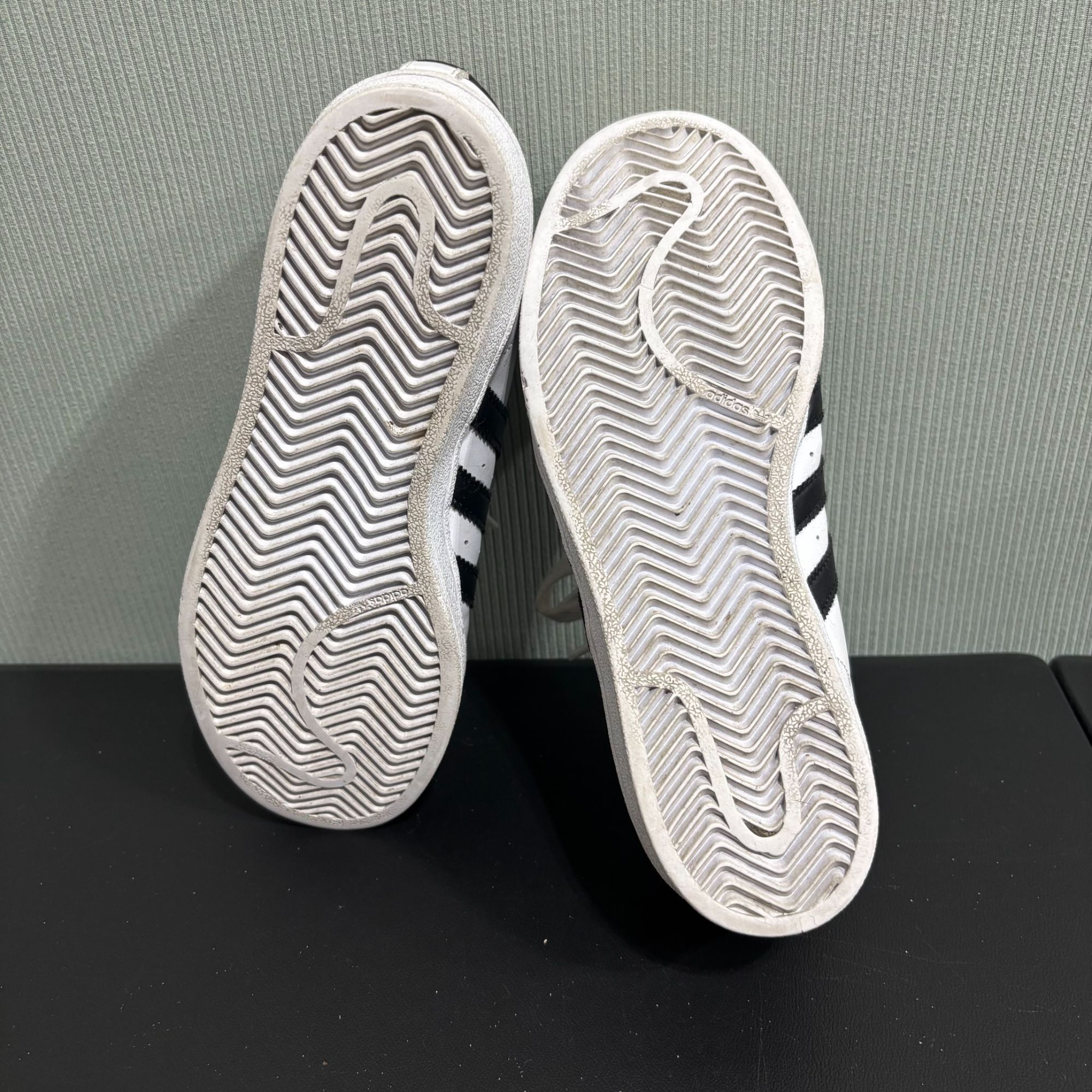 Adidas Adidas Superstar Women’s 5 White Black FX5453 Classic Shel Size US 5 / IT 35 - 6 Thumbnail