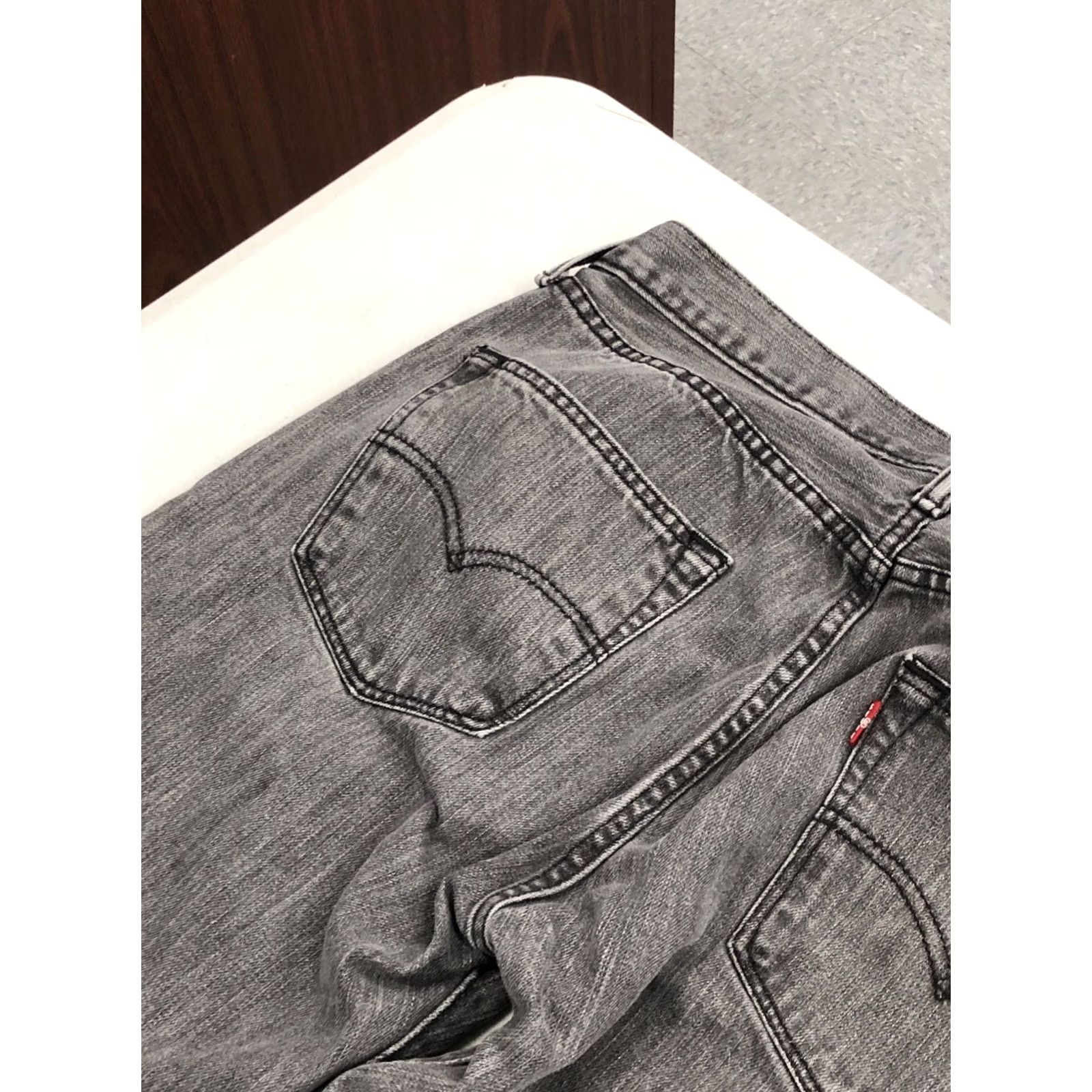 Levi's Levi's 501 Jeans Mens 32x29 Button Fly Straight Denim Cotton Black Logo 5-Pocket Regular Slim Fit Size US 32 / EU 48 - 4 Thumbnail