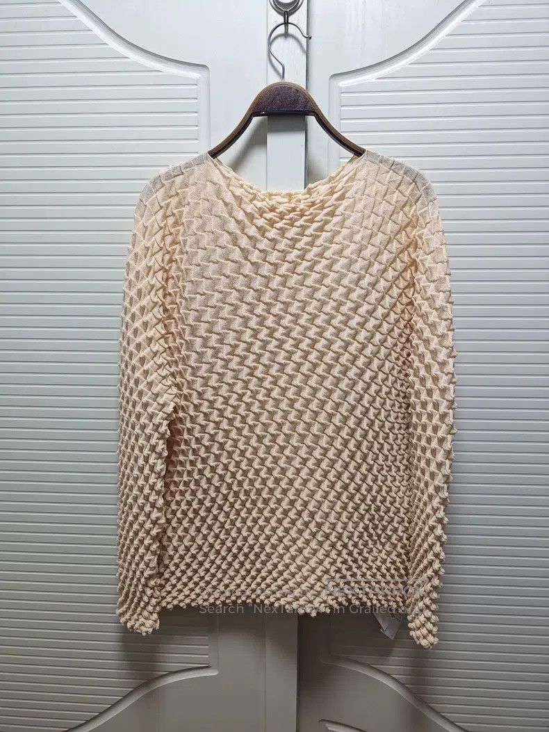 Issey Miyake Issey Miyake Main Line Fish Scale Knit Top, Apricot Size M / US 6-8 / IT 42-44 - 1 Thumbnail