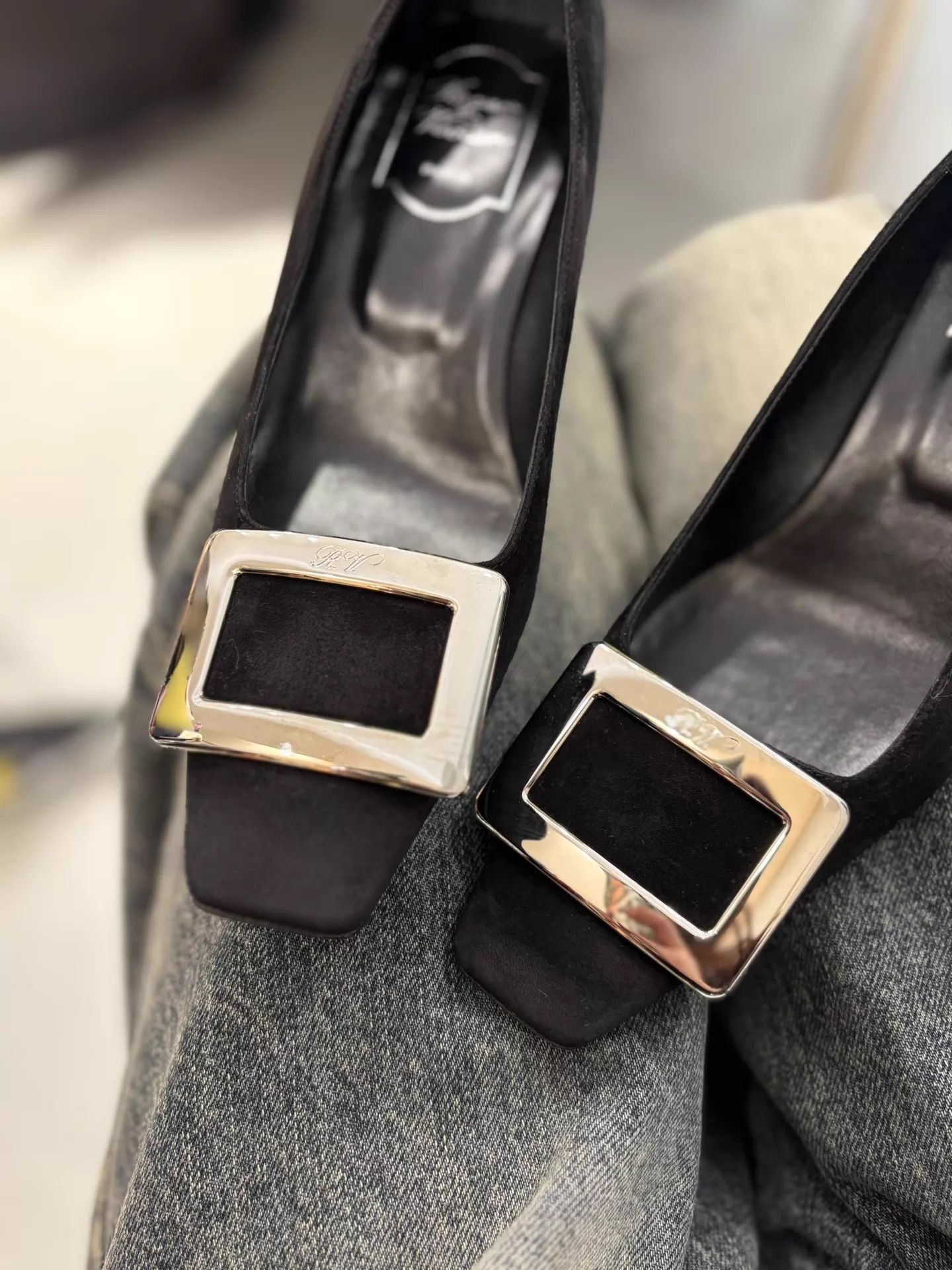 Roger Vivier RV Black Suede Classic Heels Silver Buckle New 36.5 (37 fit) Size US 6 / IT 36 - 4 Thumbnail