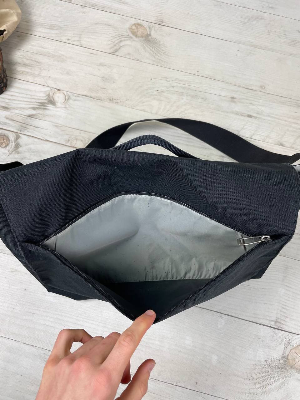 Nike Vintage Nike Messenger Bag 00s Shoulders Y2K Size ONE SIZE - 15 Thumbnail