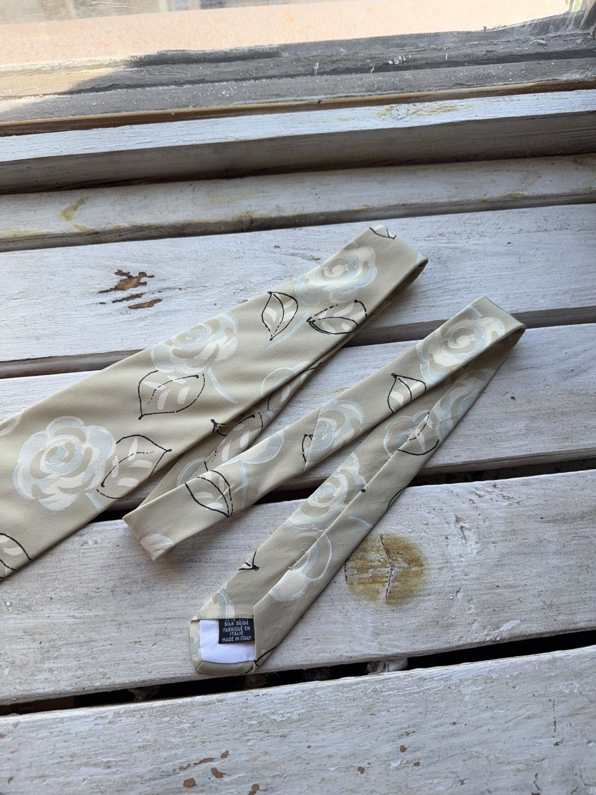 Hugo Boss Vintage BOSS Silk Tie Floral Beige Made in Italy Size ONE SIZE - 3 Thumbnail