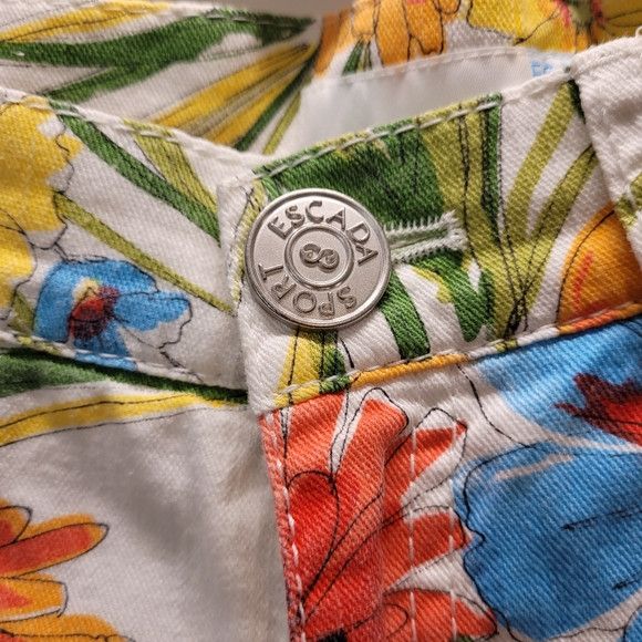Escada Sport Escada Sport Floral Print White Capris - 28" Waist Size 28" / US 6 / IT 42 - 3 Thumbnail