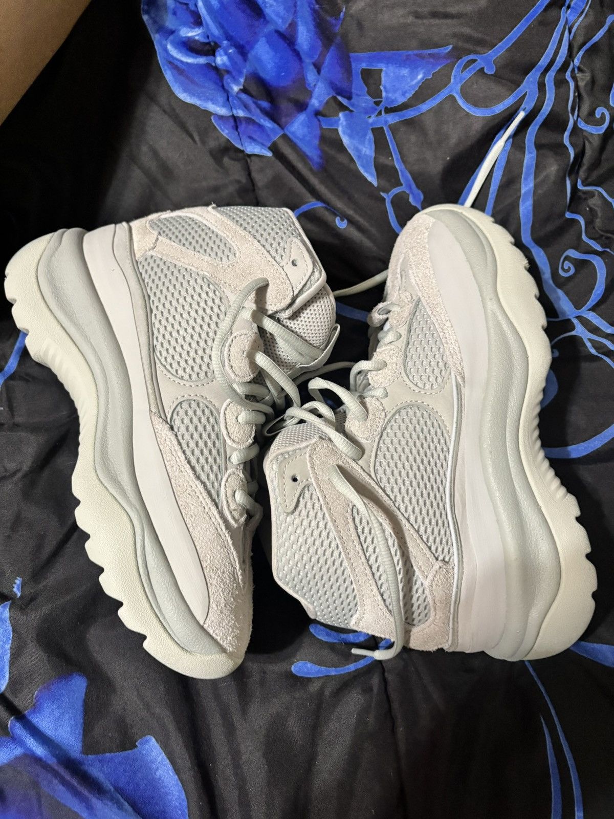Yeezy Salt yeezy boots mens size 5.5 Size US 5.5 / EU 38 - 6 Thumbnail