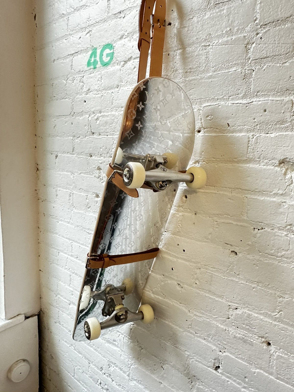 Louis Vuitton × Virgil Abloh LOUIS VUITTON LV VIRGIL SKATEBOARD BAG STRAP RUNWAY Size ONE SIZE - 14 Thumbnail