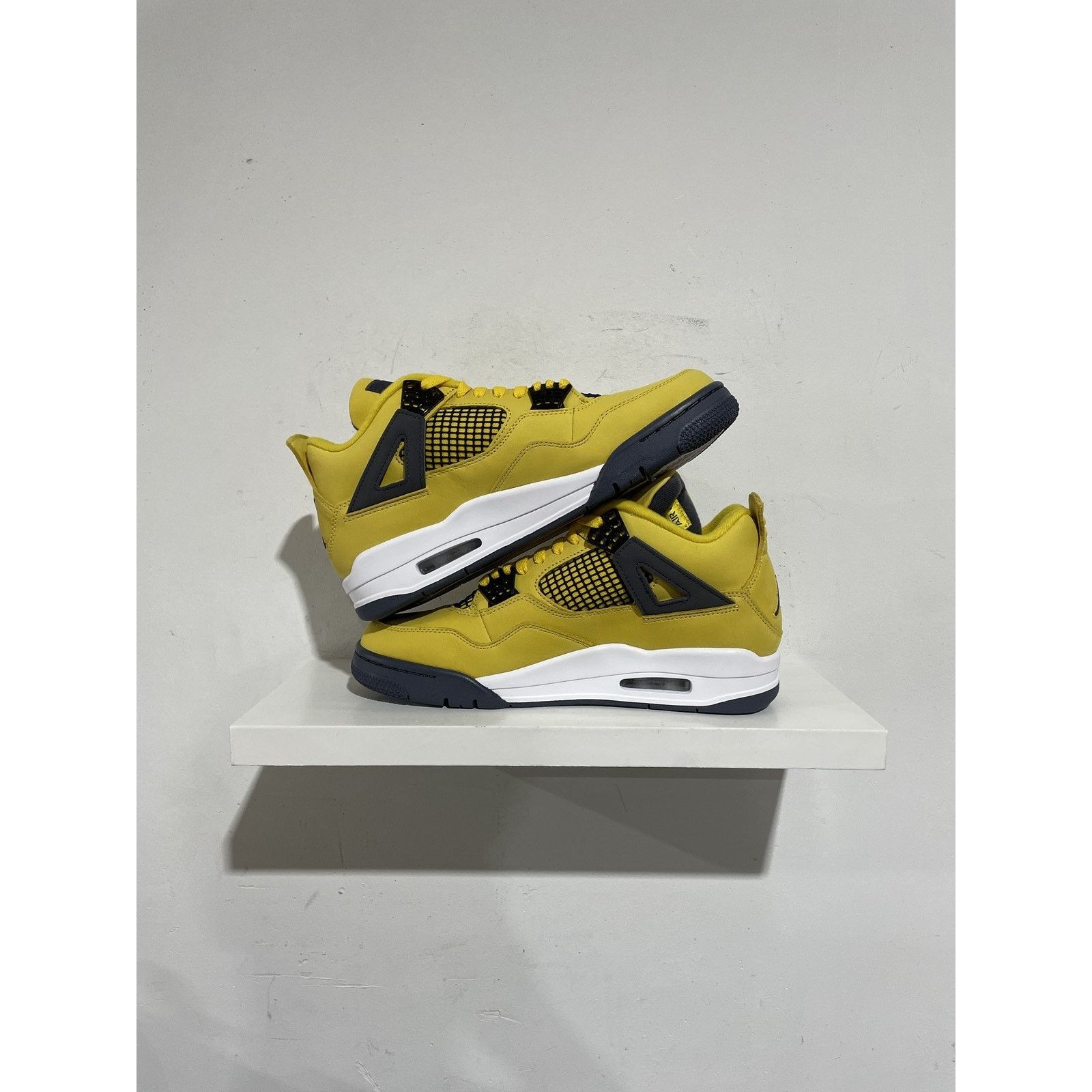 Nike NIKE JORDAN 4 LIGHTING 2021 SIZE 9.5 NEW Size US 9.5 / EU 42-43 - 2 Thumbnail