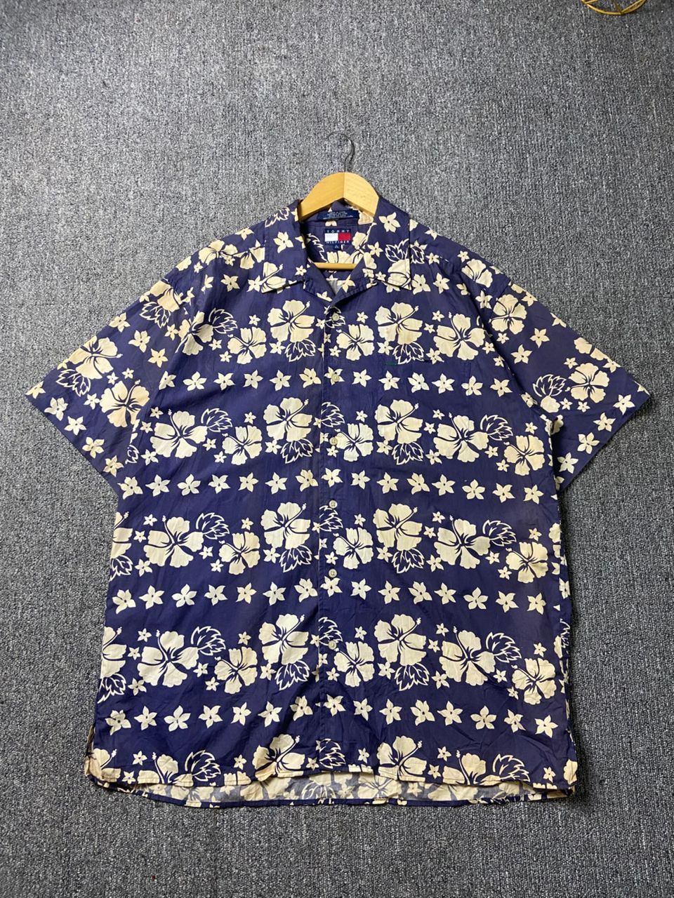 Tommy Hilfiger Tommy Hilfiger Floral Hawaiian Shirt (186) Size US L / EU 52-54 / 3 - 1 Thumbnail