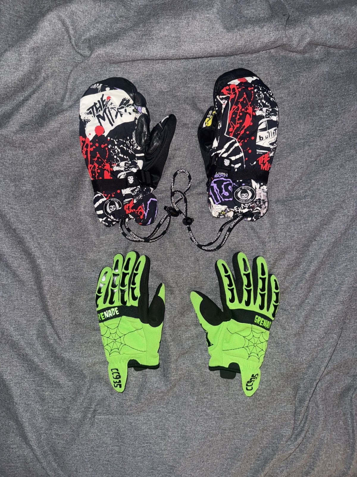RARE MISFITS X GRENADE GLOVES + MITTENS 2007 DROP SIZE SMALL