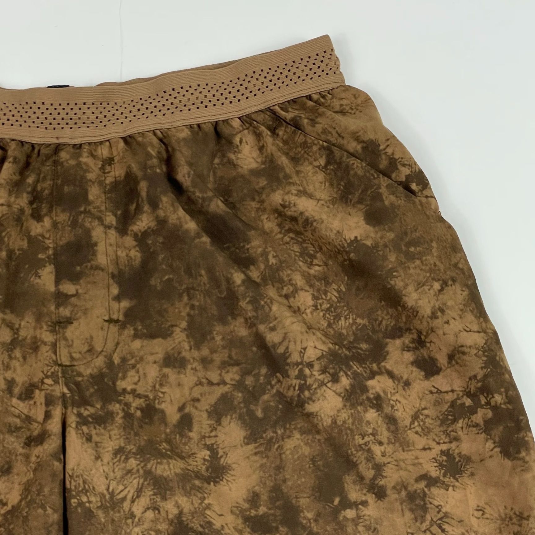 Vintage VRST Shorts Mens S Brown Tie Dye Lined 6.5in Inseam Athletic Pockets Moisture Wicking Drawstring Reflective Size US 26 / EU 42 - 3 Thumbnail