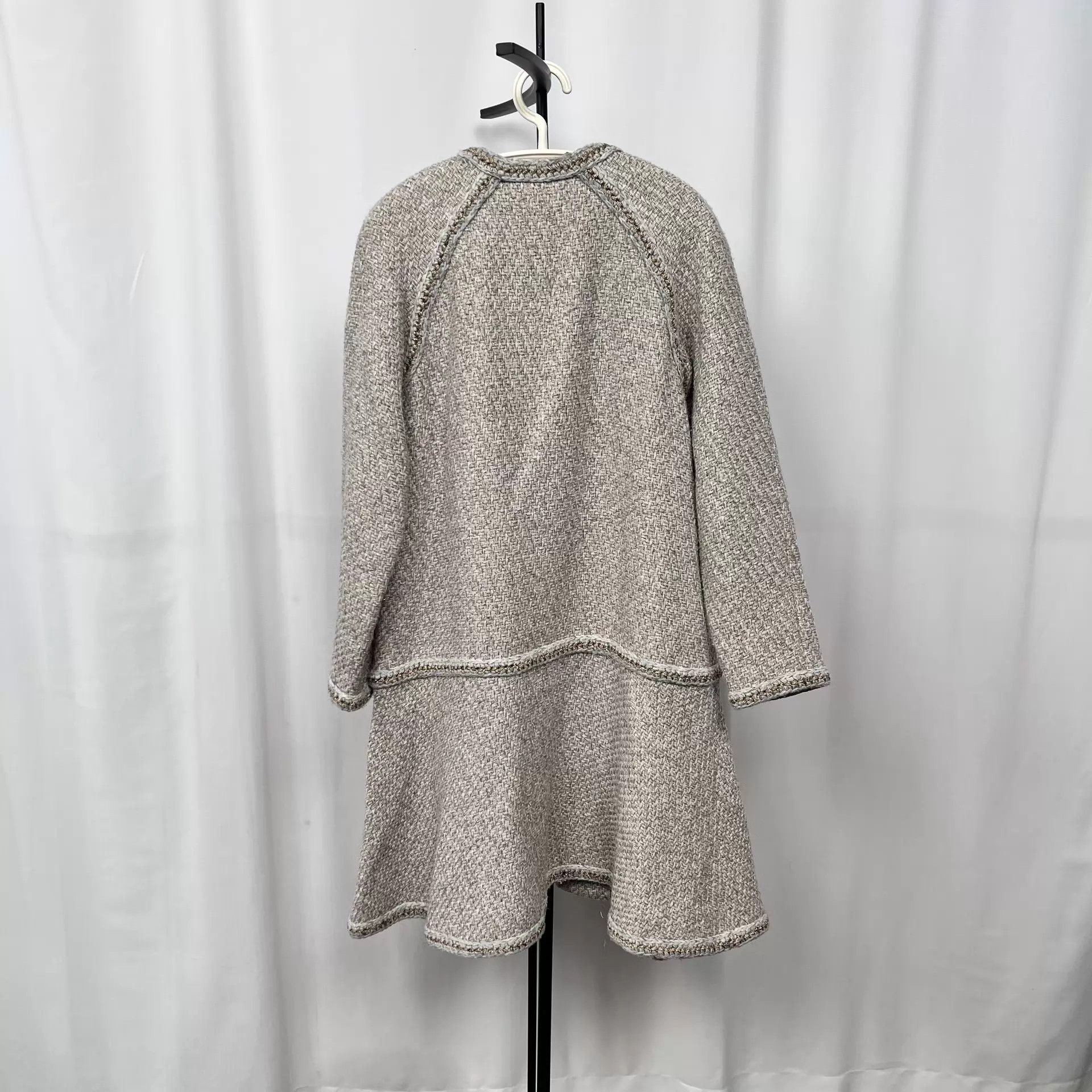 Chanel CHANEL Women's Light Gray Tweed Overcoat 36 250512JJKXH09 Size XS / US 0-2 / IT 36-38 - 2 Thumbnail