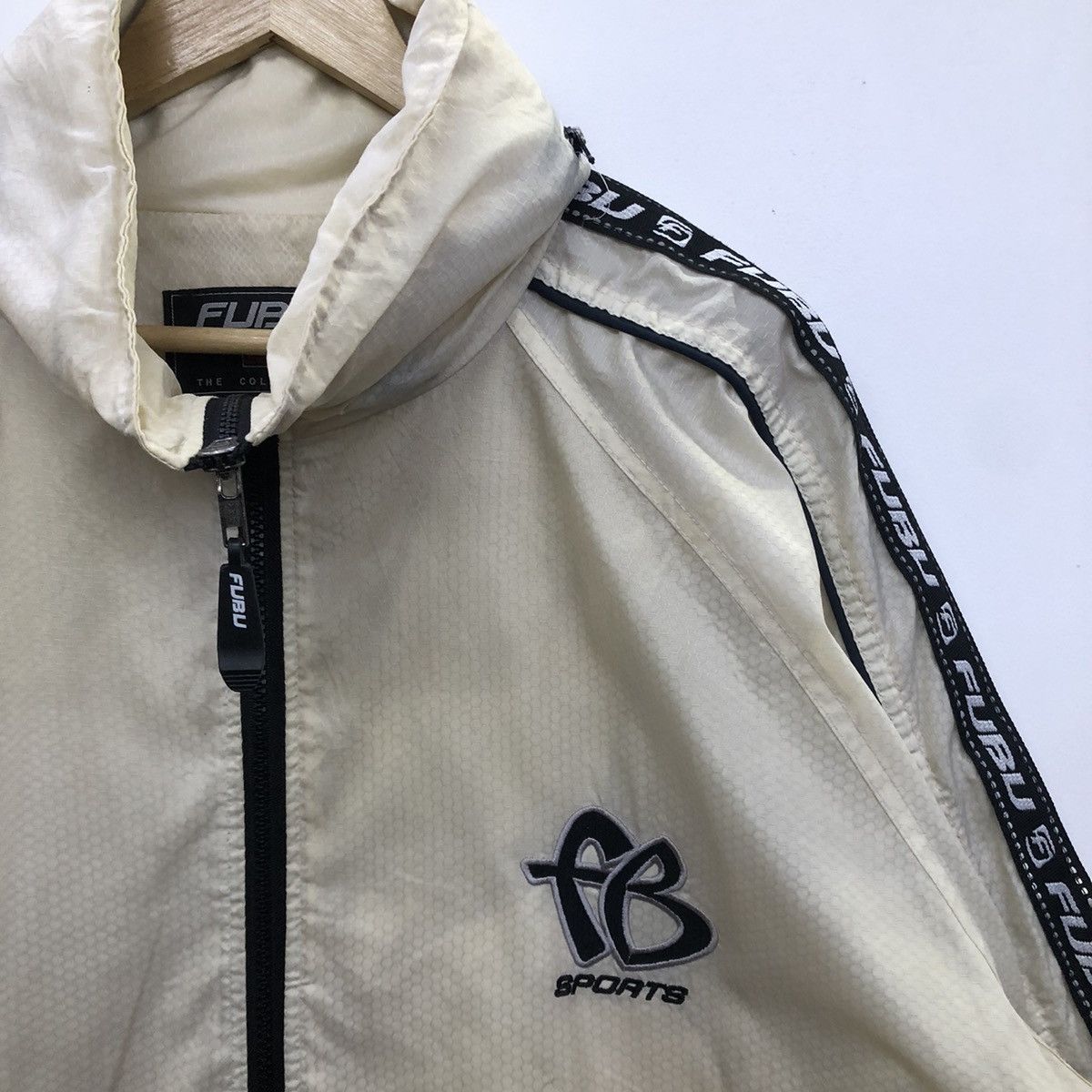 Fubu Vintage Fubu Hip Hop Spellout Embriodered Light Jacket Size US XXL / EU 58 / 5 - 5 Thumbnail