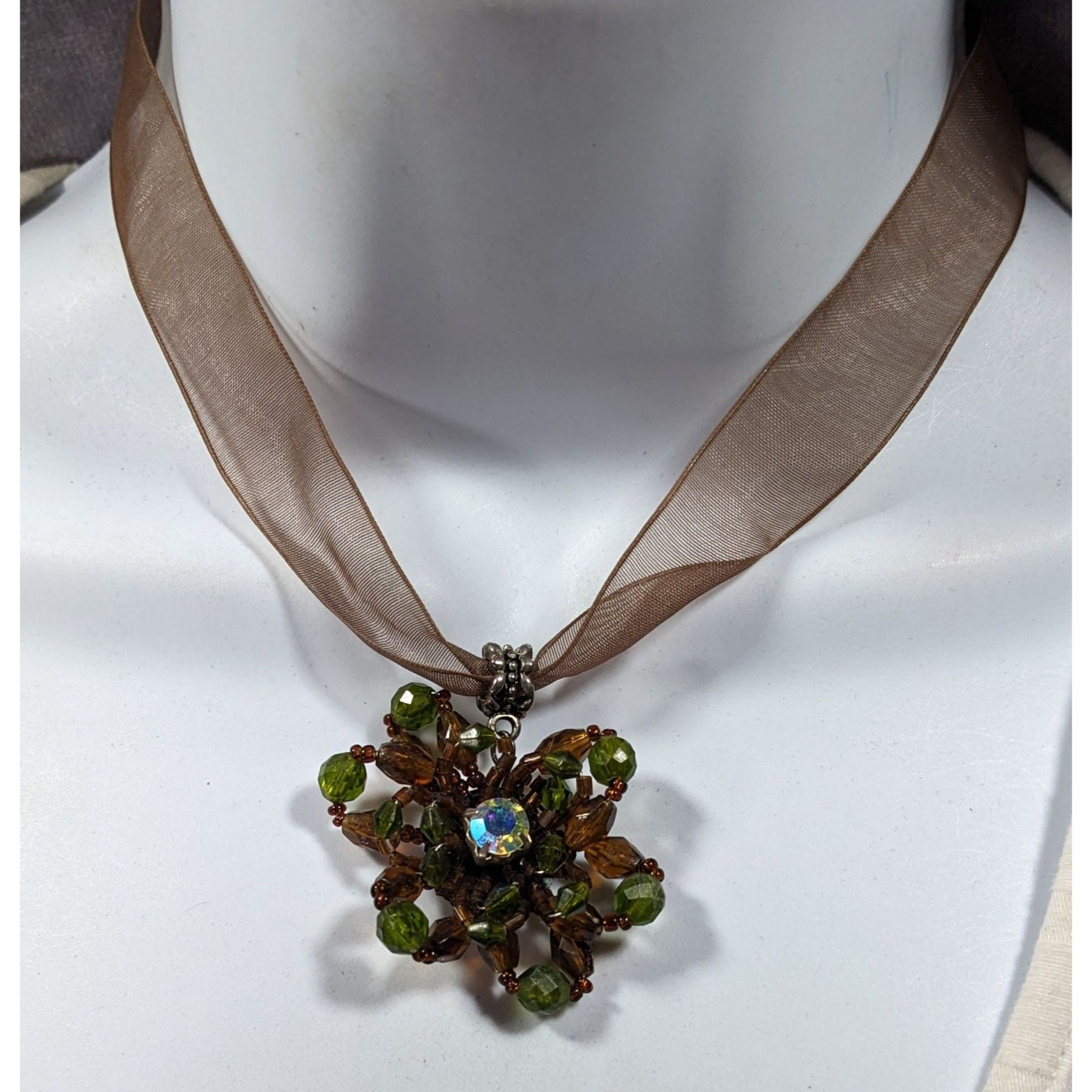 Other Fairycore Handmade Beaded Flower Pendant Necklace Size ONE SIZE - 4 Thumbnail