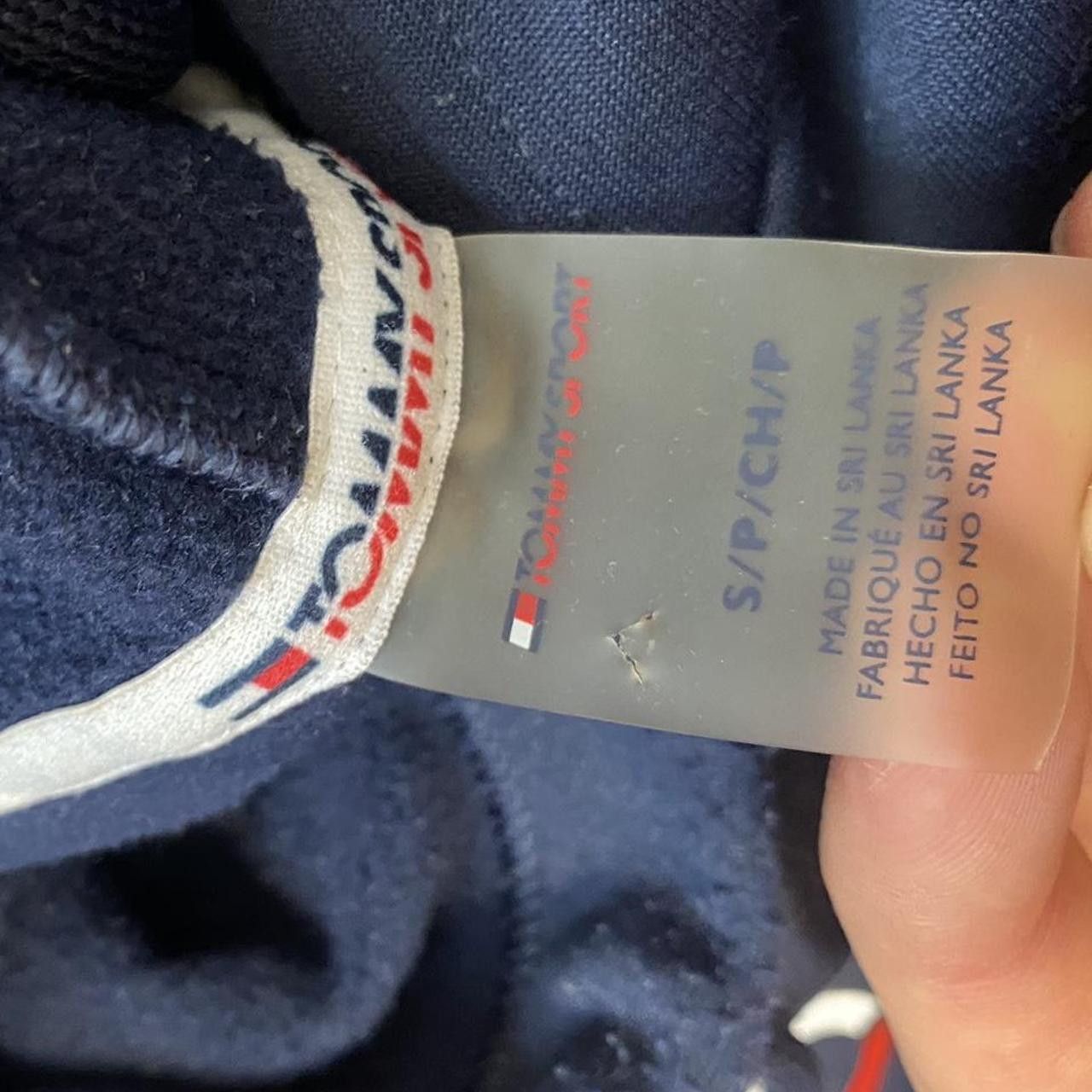 Tommy Hilfiger Navy Tommy Hilfiger hoodie with bold red Size US S / EU 44-46 / 1 - 4 Thumbnail
