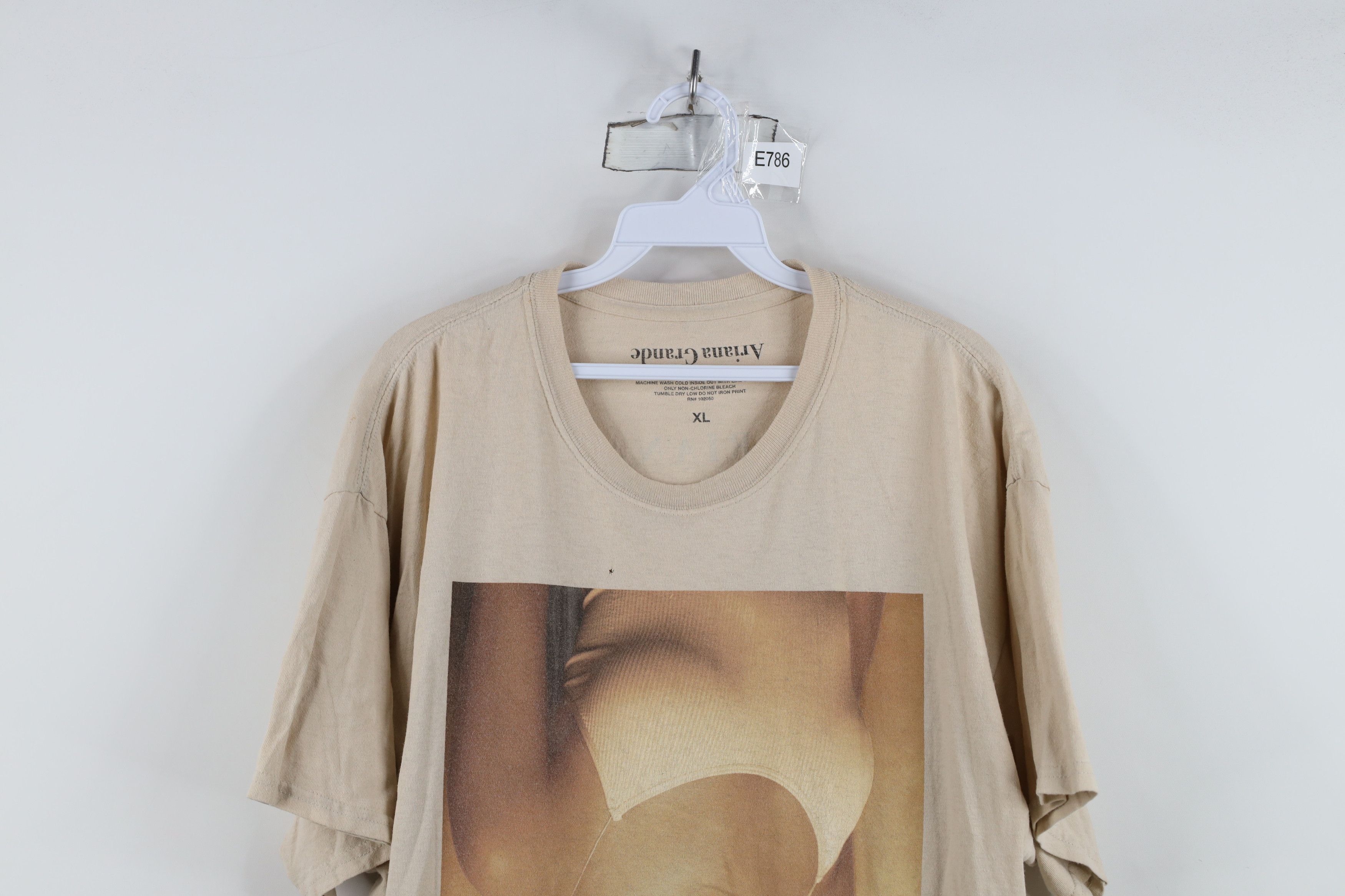 Vintage Ariana Grande Big Face Logo Sweetener Tour T-Shirt Beige Size US XL / EU 56 / 4 - 2 Thumbnail