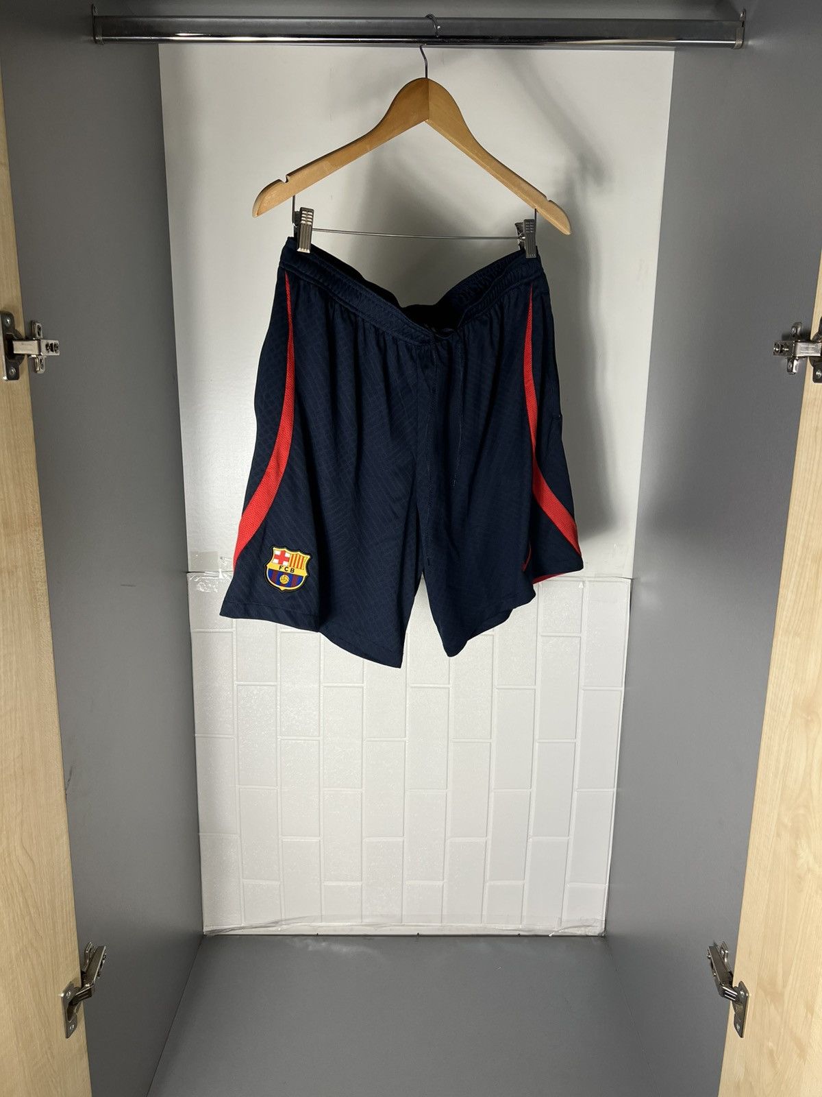 Nike VINTAGE NIKE FC BARCELONA SPAIN SOCCER JERSEY RETRO Y2K 90s Size US XL / EU 56 / 4 - 5 Thumbnail