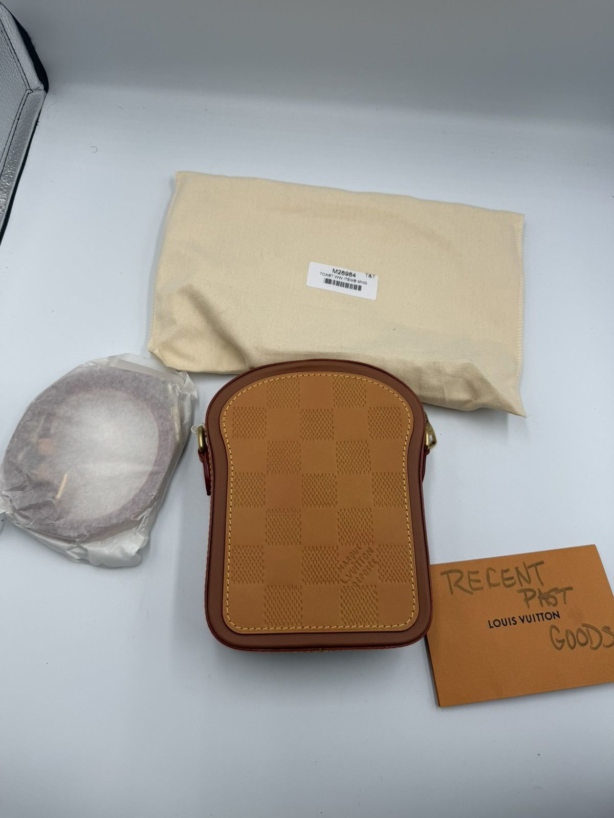 Louis Vuitton Louis Vuitton Ultra Rare M26984 Toast Wearable Wallet Size ONE SIZE - 3 Thumbnail