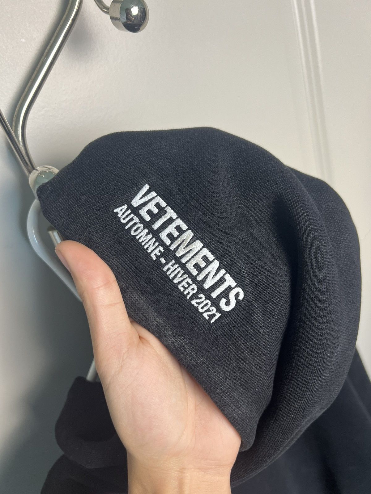 Vetements AW20 Vetements Antwerpen “Screwed” Hoodie Size US XL / EU 56 / 4 - 3 Thumbnail