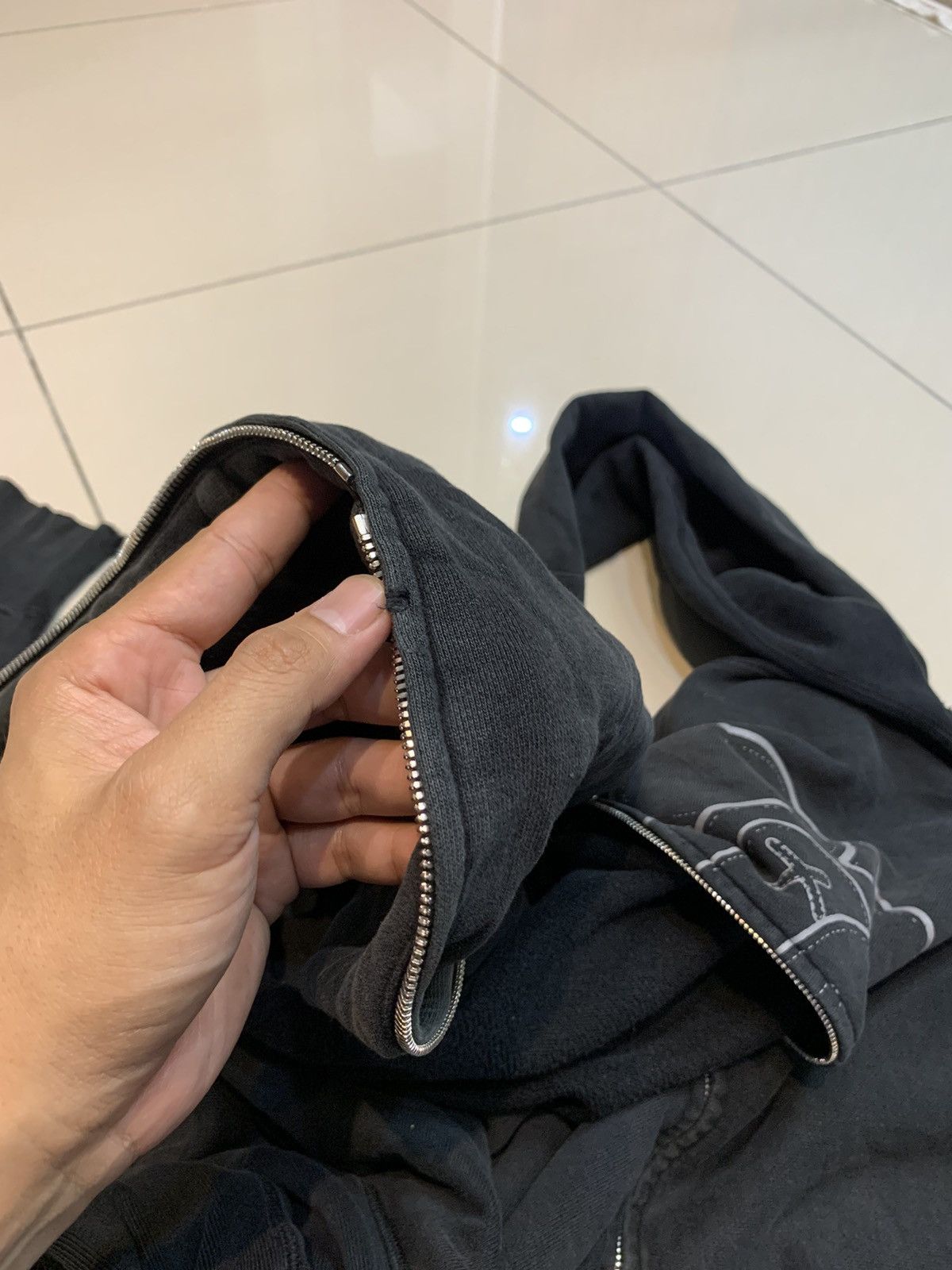 Bape × Kaws VINTAGE DISTRESSED BAPE X KAWS BABY MILO ZIPPER HOODIE Size US L / EU 52-54 / 3 - 13 Thumbnail