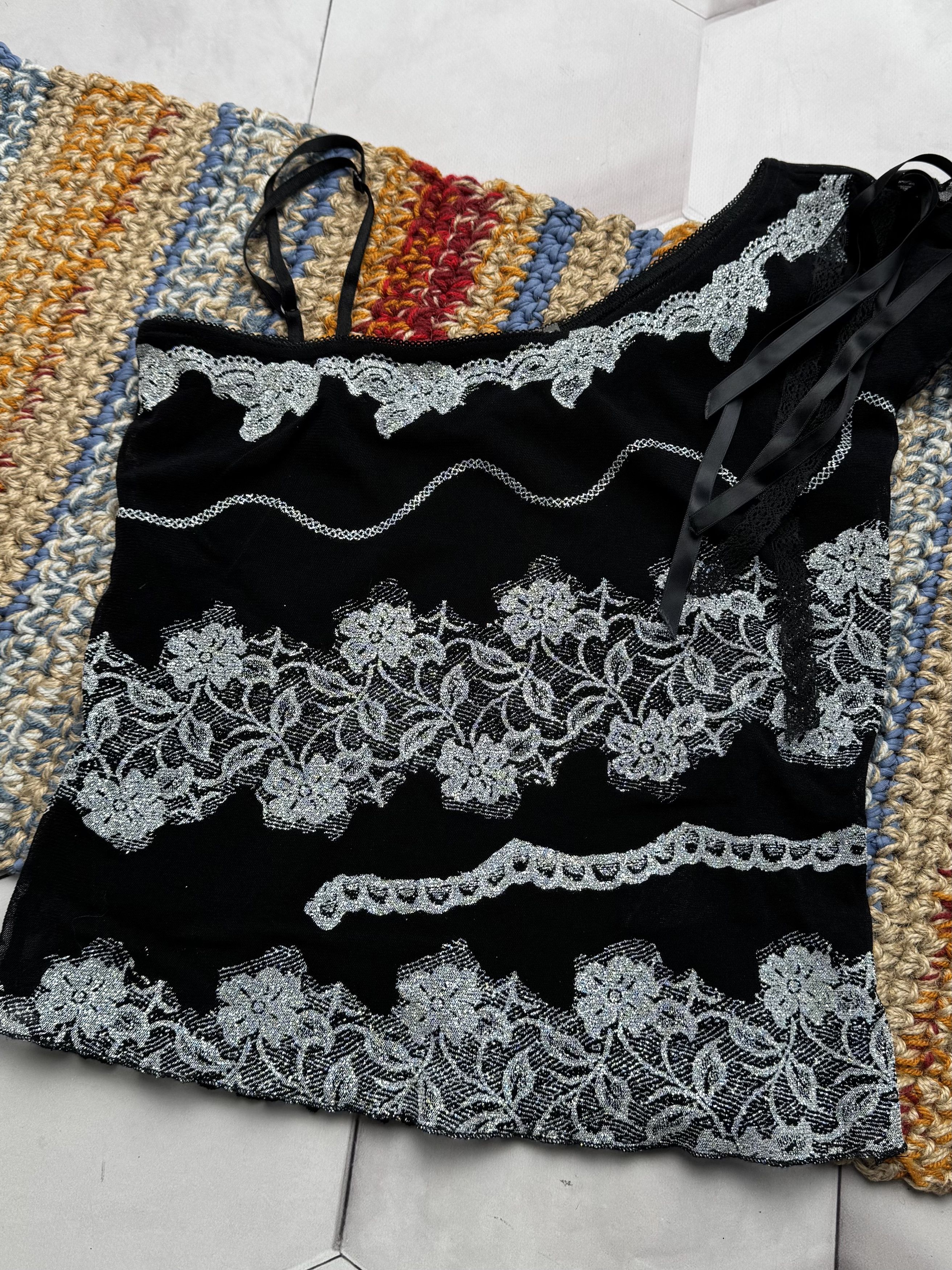 Vintage Vintage Black Lace Cami Top Y2K Asymmetrical Strap (E4) Size M / US 6-8 / IT 42-44 - 2 Thumbnail