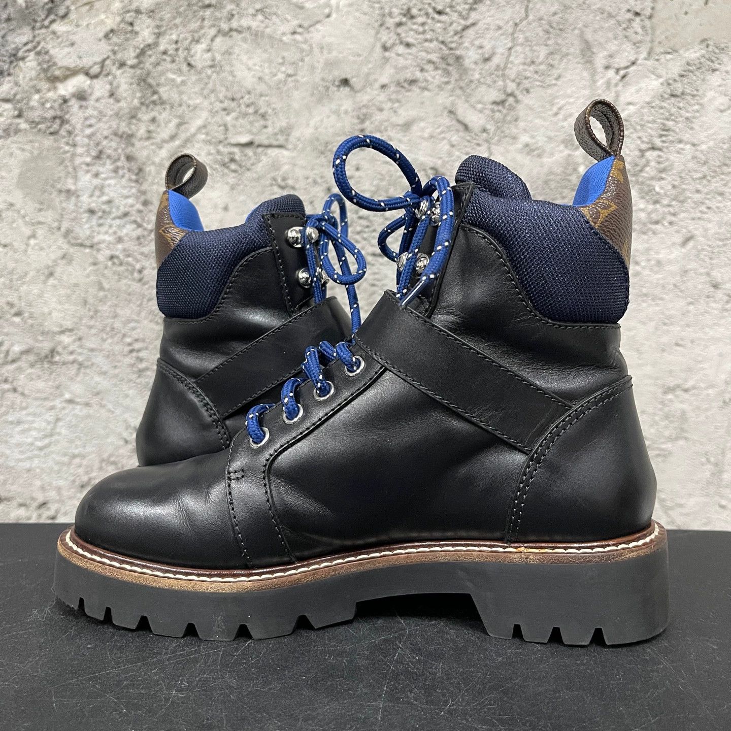 Louis Vuitton LV 37.5 pre-owned leather boots Size US 6.5 / IT 36.5 - 5 Thumbnail