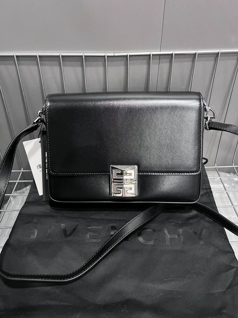 Givenchy Givenchy 4G black silver buckle mini bag Size ONE SIZE - 1 Thumbnail