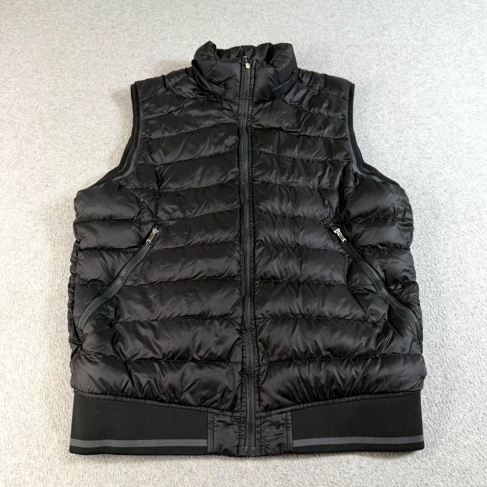 Lululemon Lululemon Vest Womens Medium Black Down Puffer Full Zip Outdoors Hiking Jacket/Coat Vintage No Mens Size M / US 6-8 / IT 42-44 - 2 Thumbnail