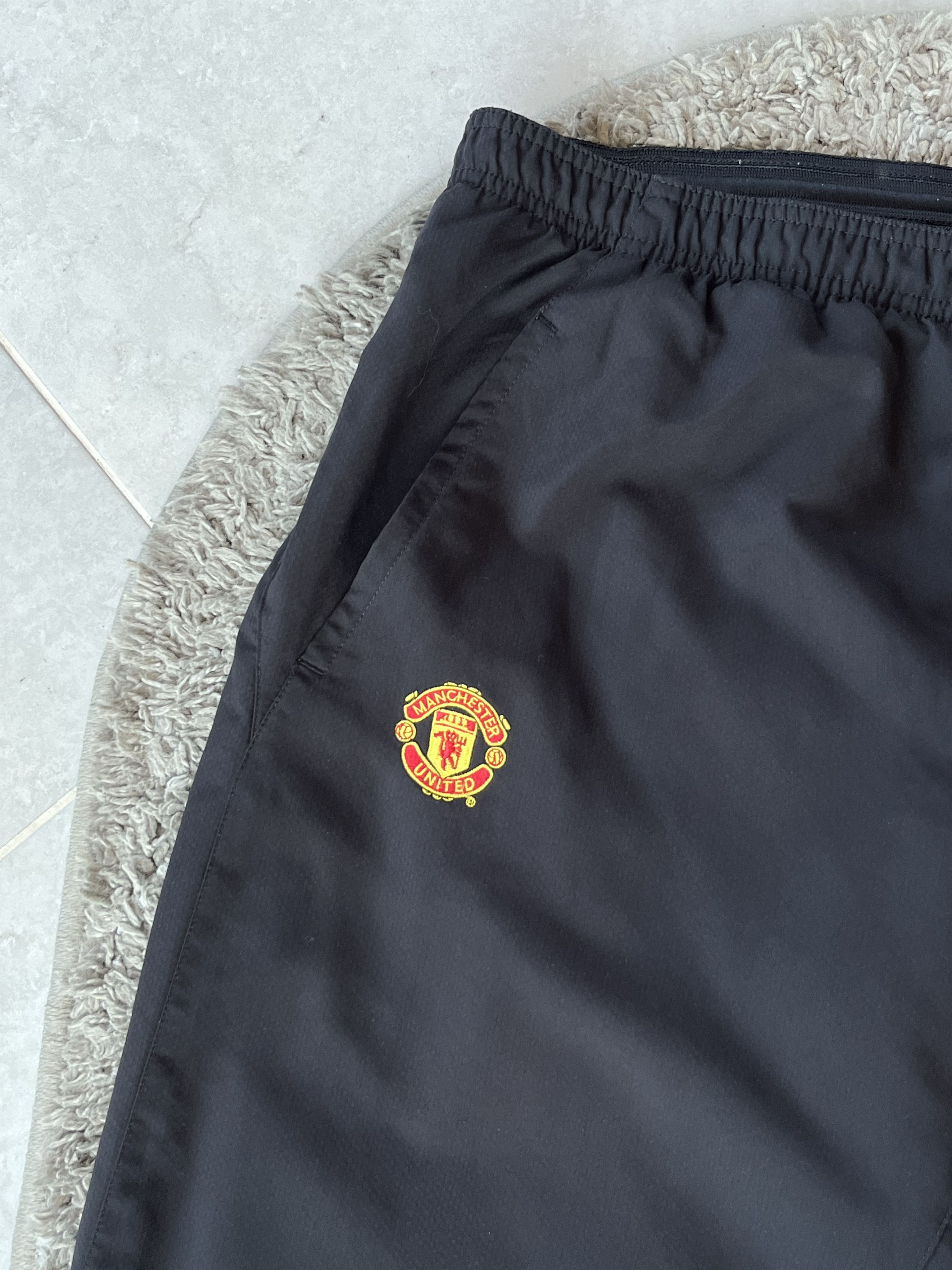 Nike Vintage Nylon Pants Nike Soccer Football MANCHESTER UNITED Size US 34 / EU 50 - 3 Thumbnail