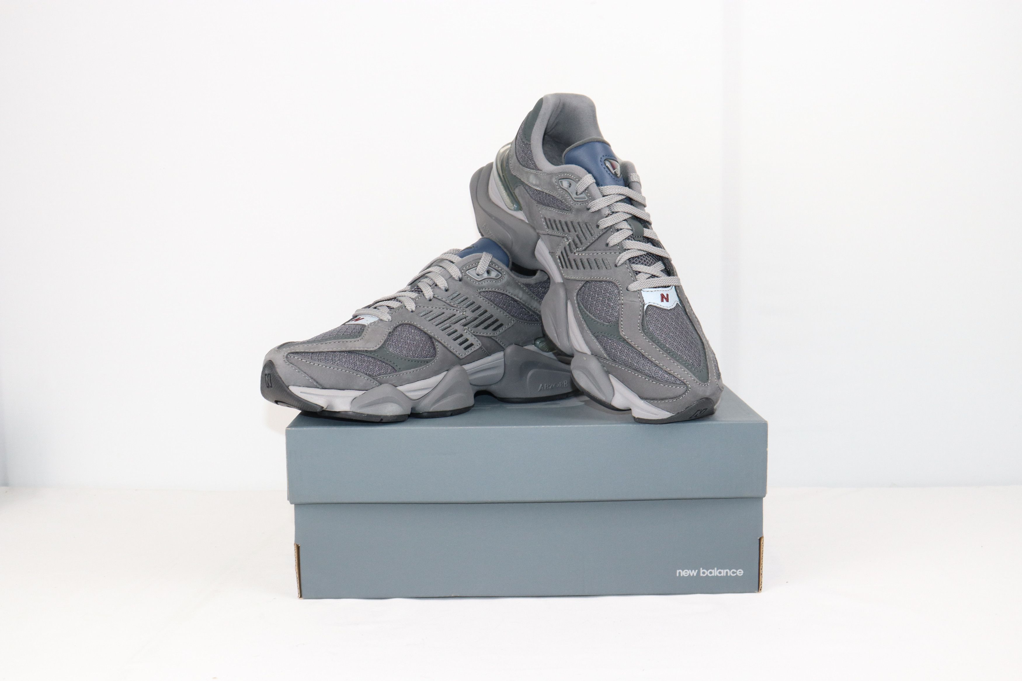 o1rshd 9060 Trainers in Grey Multicolor