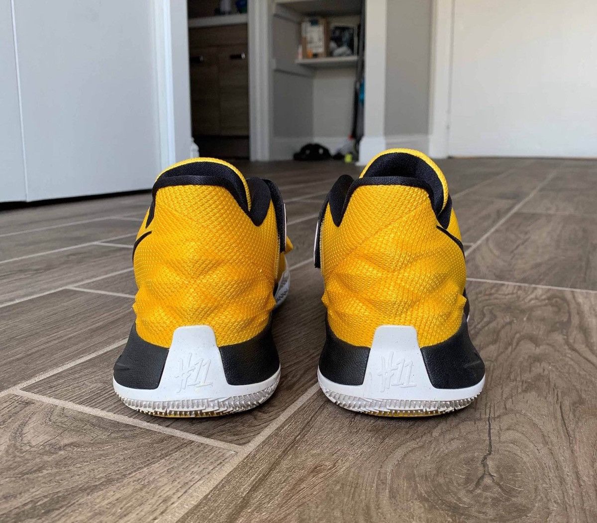Nike Kyrie Low Amarillo Size US 10.5 / EU 43-44 - 3 Thumbnail