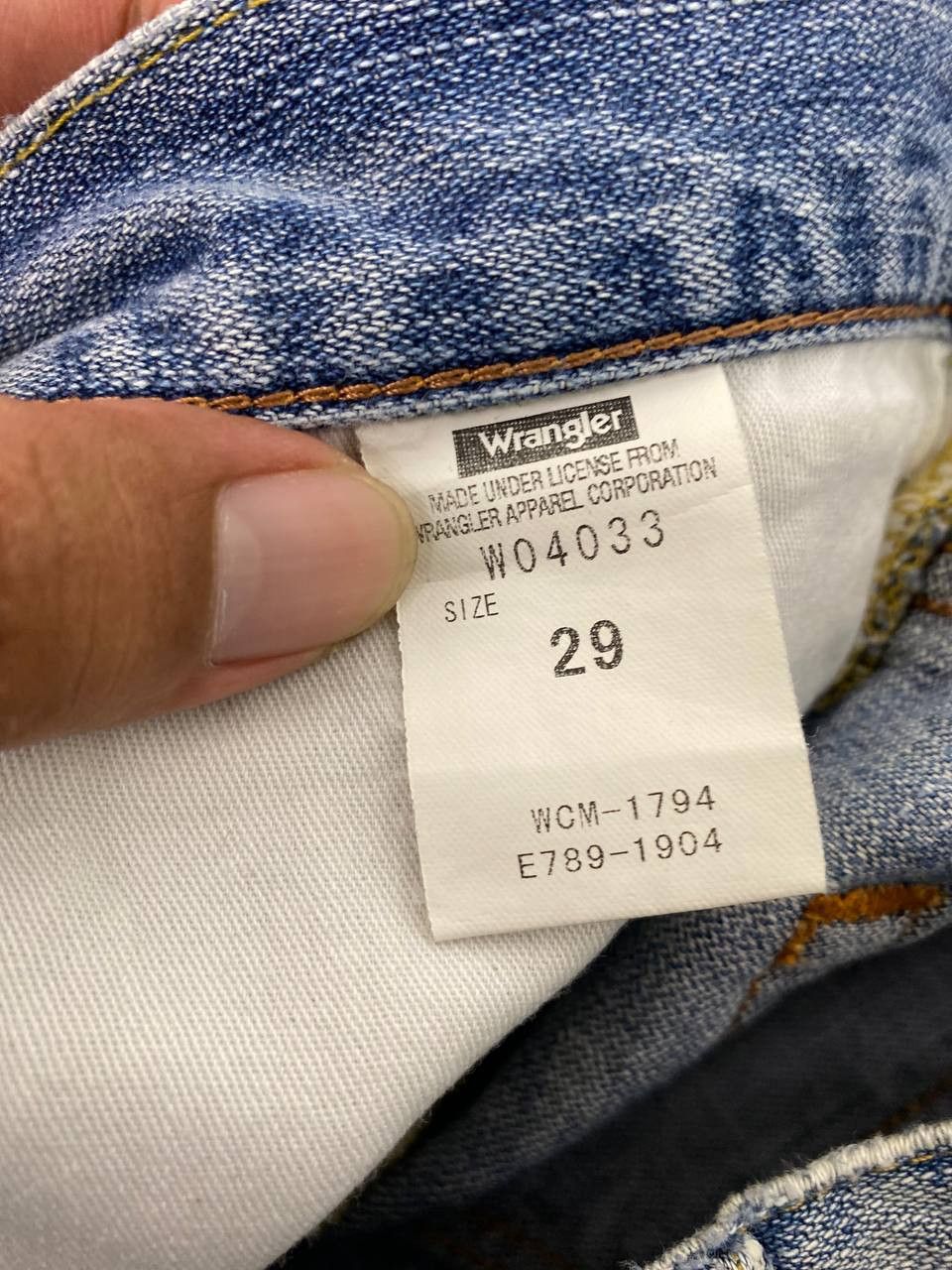 Wrangler vintage wrangler lightwash distressed denim Size US 31 - 11 Thumbnail