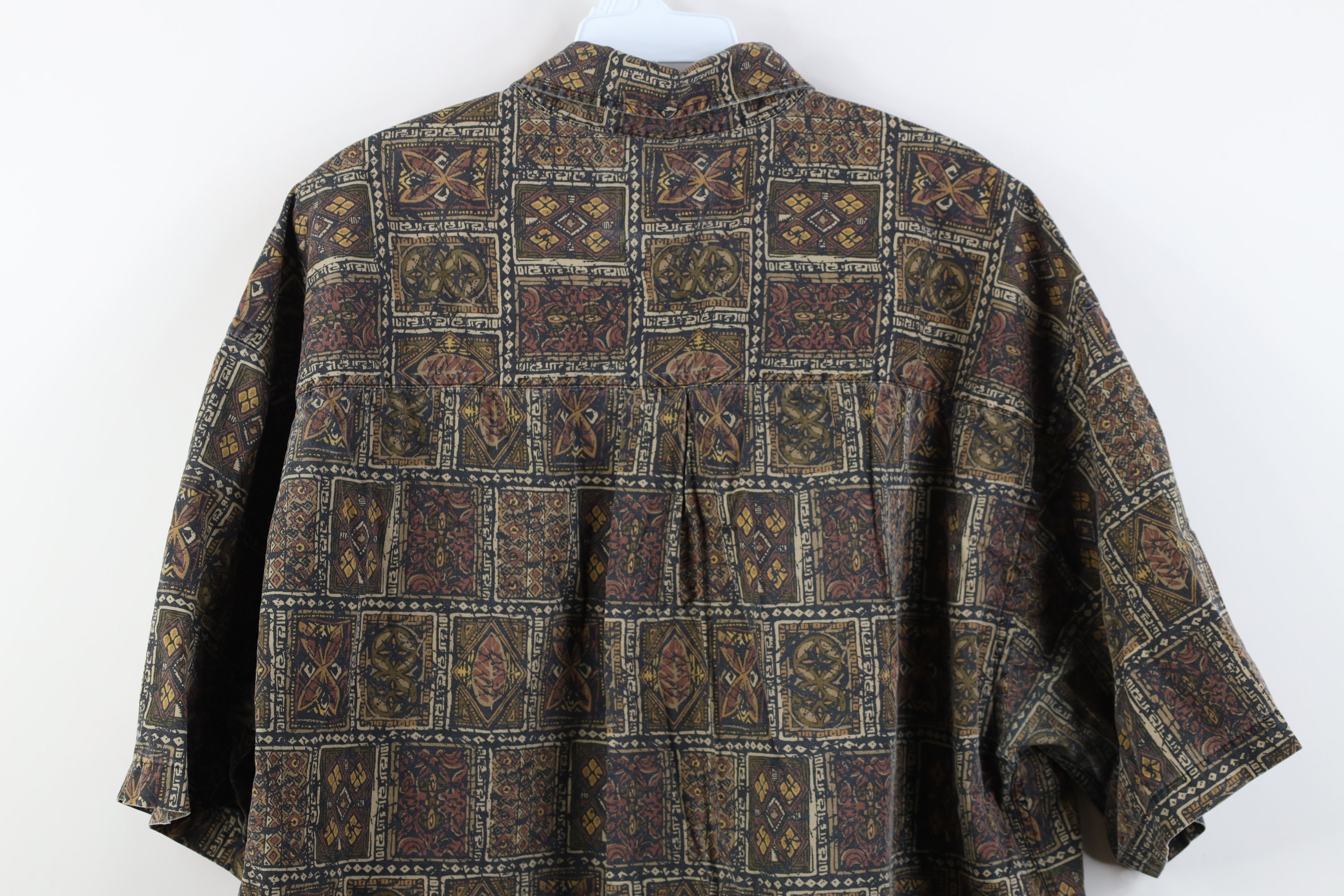Vintage Vintage 90s Streetwear Geometric Hawaiian Button Shirt Size US XL / EU 56 / 4 - 10 Thumbnail