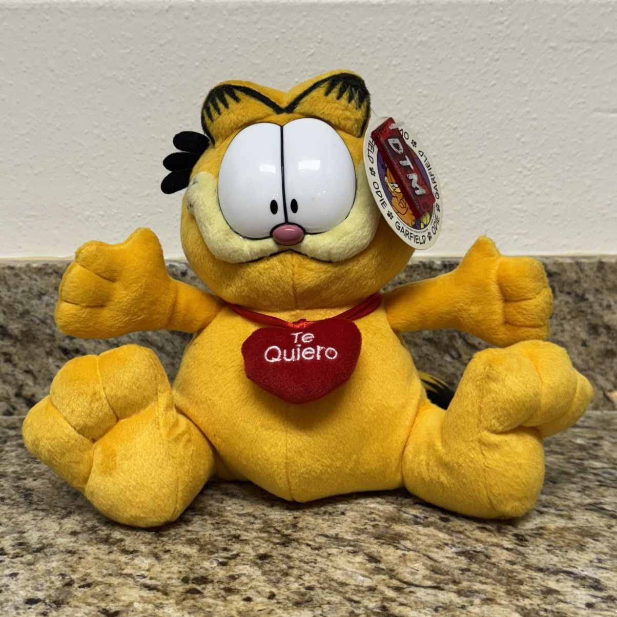 Vintage Vintage Garfield “Te Quiero” 10” Spanish Valentine Day Plush Size ONE SIZE - 1 Thumbnail