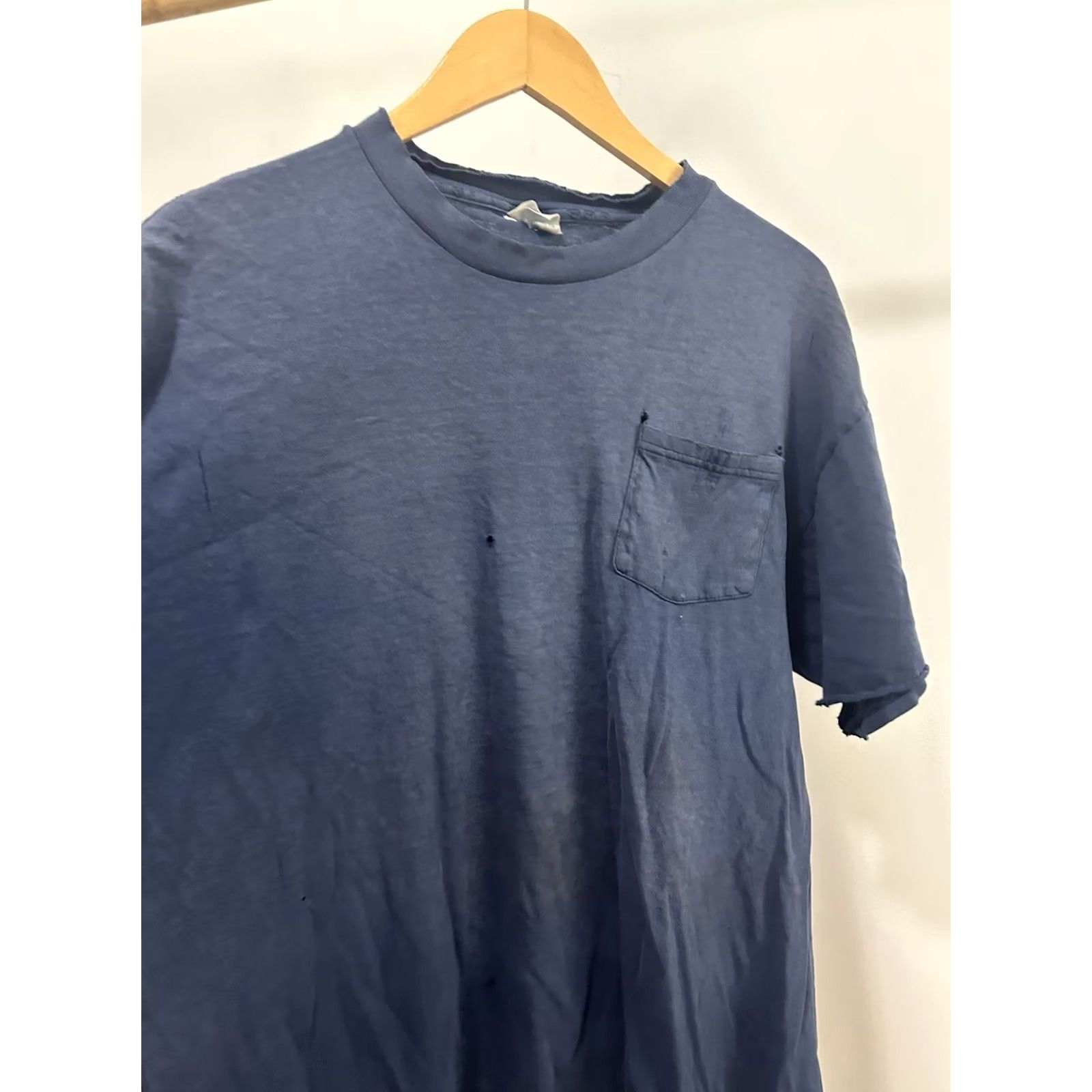 Hanes VINTAGE Hanes Gradient Sun Faded Thrashed Worn Cotton Pocket Distressed Boxy T-Shirt XL Blue Mens Size US XL / EU 56 / 4 - 5 Thumbnail