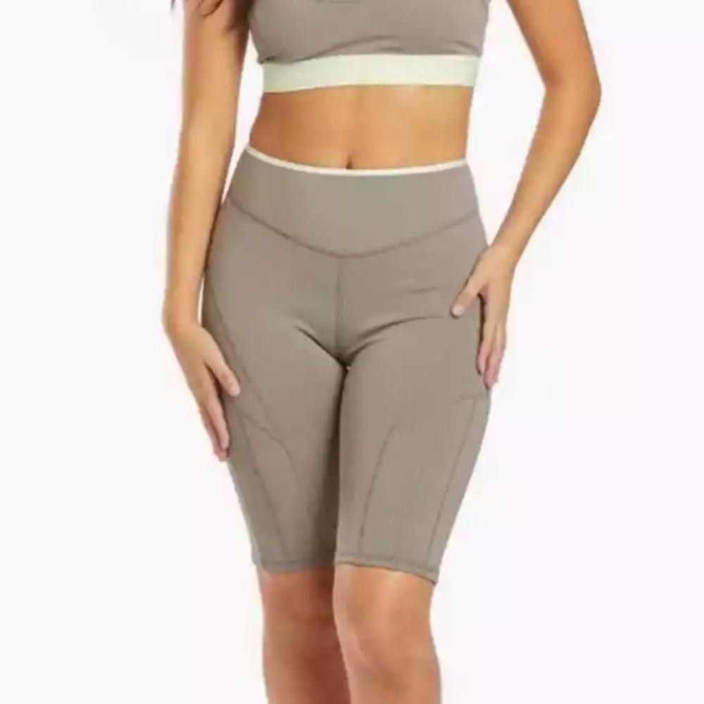 Free People Free People l FP Movement Step Up Biker Shorts Tan Small Size 28" / US 6 / IT 42 - 1 Thumbnail