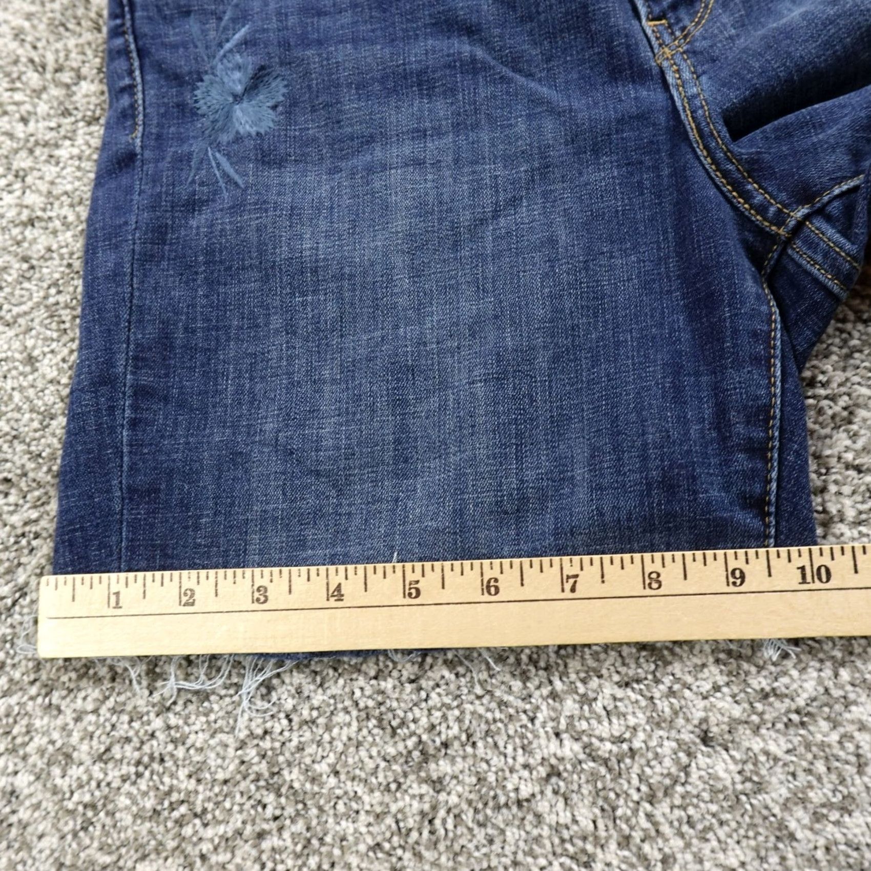 Levi's Levi's Shorts Womens 30 Dark Blue Denim Floral Cut-Off Stretch Jorts Preppy Casual Size 30" / US 8 / IT 44 - 4 Thumbnail