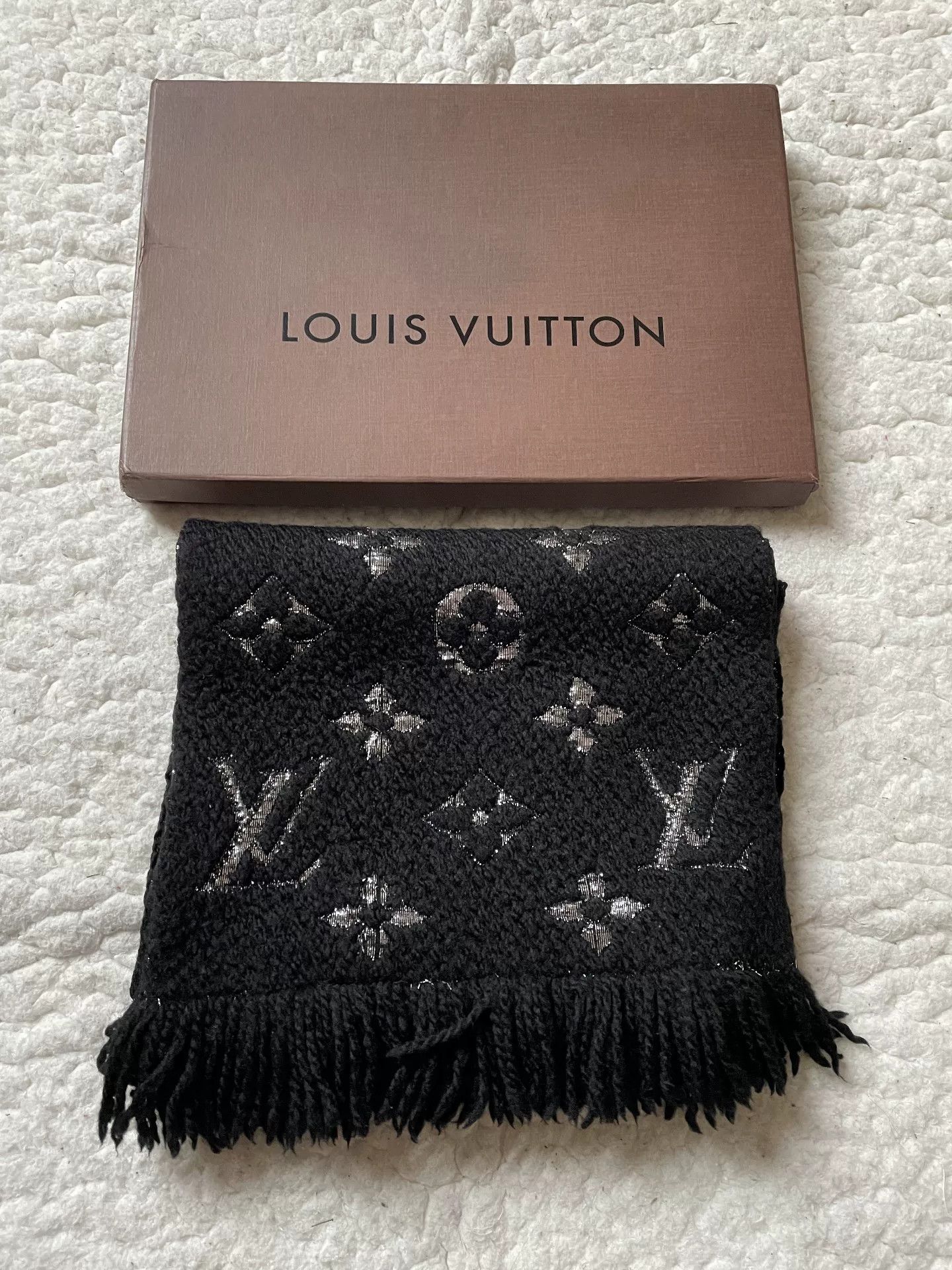 Louis Vuitton Louis Vuitton Black Silver Scarf Size ONE SIZE - 1 Thumbnail