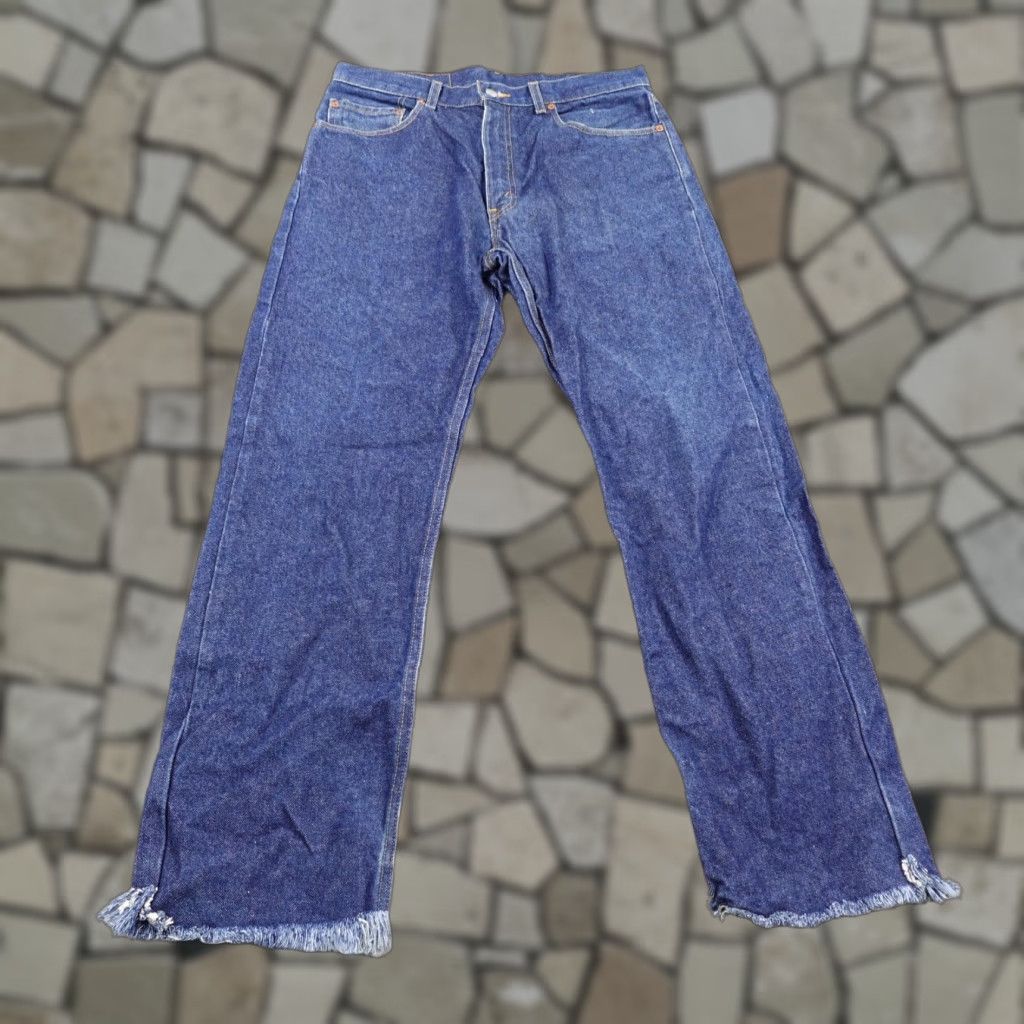 Levi's VINTAGE Levi's Jeans Mens 33x33 Blue Denim 505 Regular Straight Leg Distressed Fray Hem 80s 90s Mens Size US 33 - 1 Thumbnail