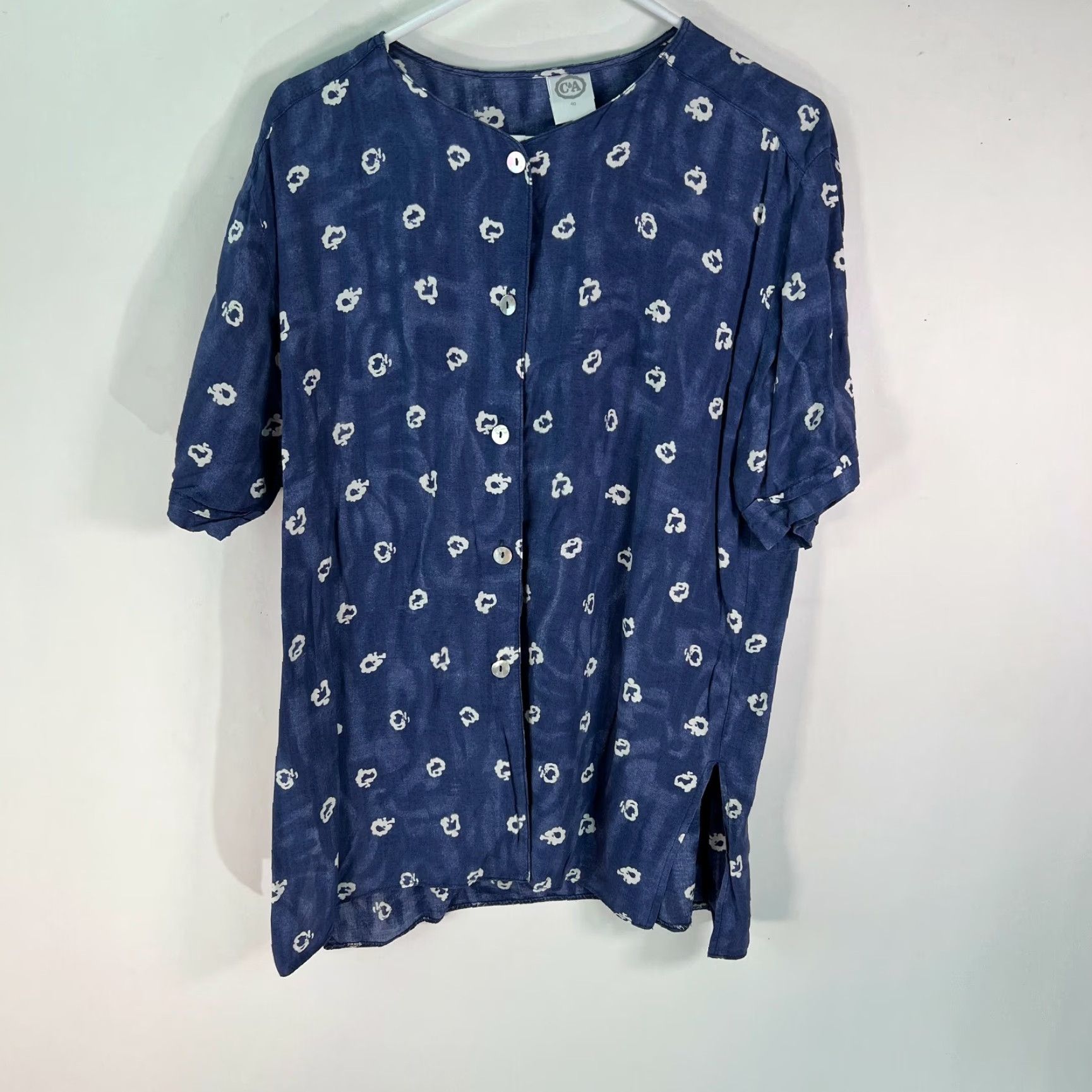 C&A C&A Blue Short Sleeve Printed Button-Up Shirt Womens Size 40 Casual Blouse Satin 100% Viscose Crew Neck Collarless Regular Fit Size S / US 4 / IT 40 - 2 Thumbnail