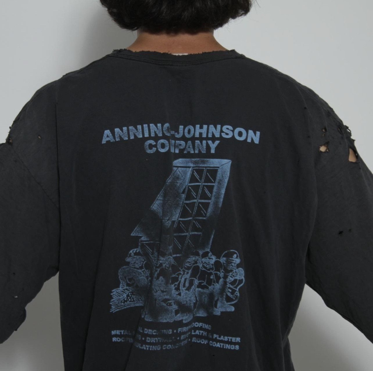Vintage BLACK TRASHED AND DISTRESSED VINTAGE CONSTRUCTION SHIRT// Size US XL / EU 56 / 4 - 7 Thumbnail
