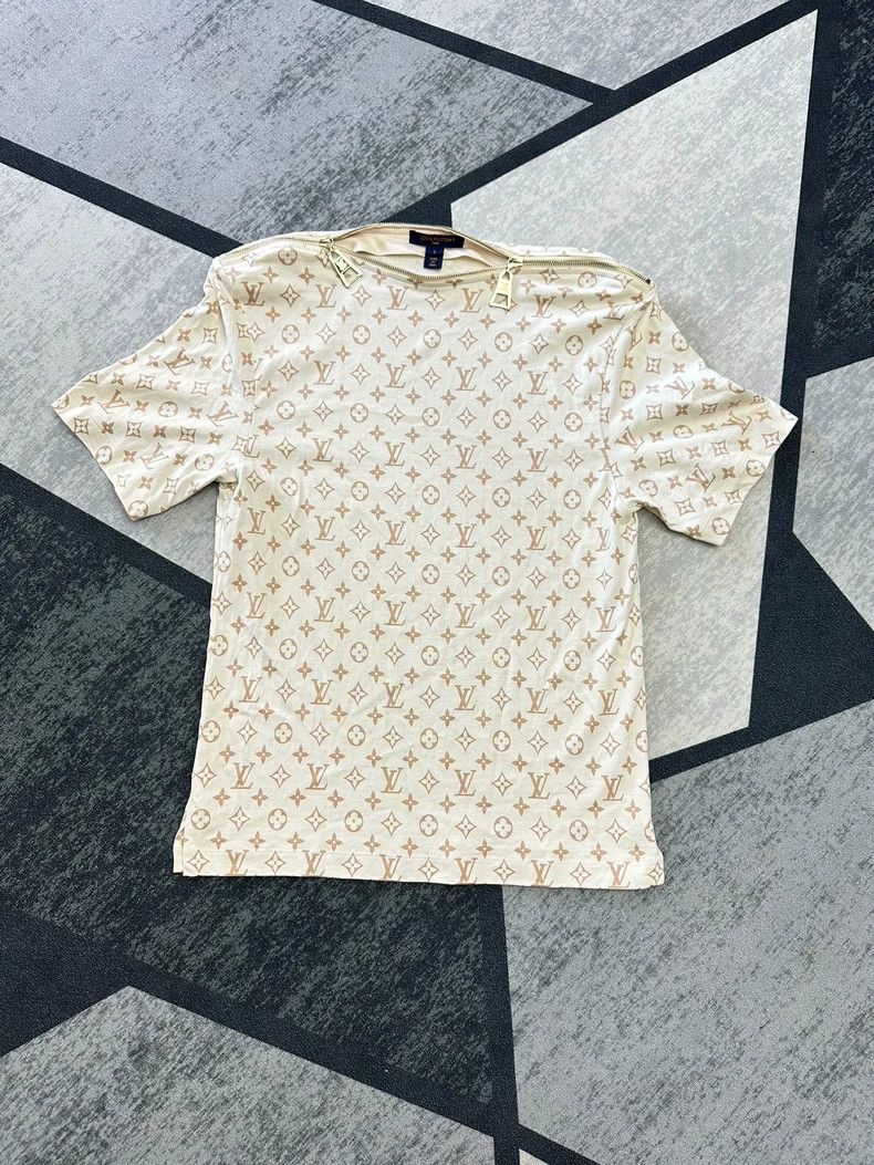 Louis Vuitton Louis Vuitton Old flower full print one-line collar zipper Size US S / EU 44-46 / 1 - 1 Thumbnail